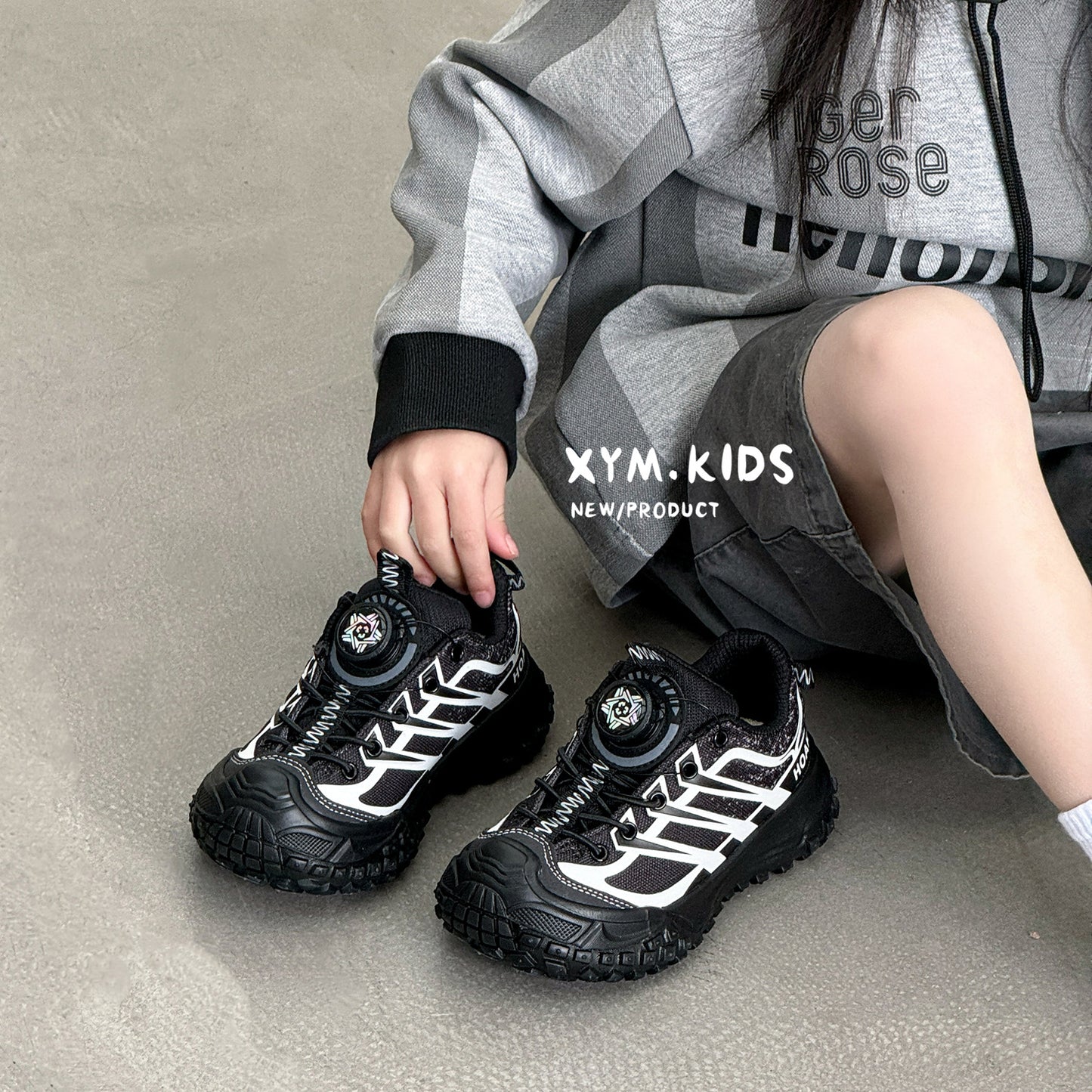 Children's Spring Lightweight Breathable Fashion Rotating Buckle Resin Sneakers