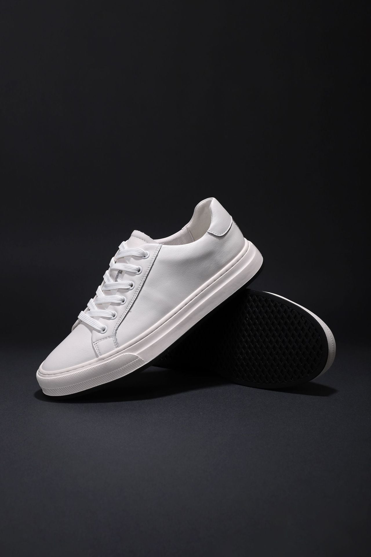 Men's Versatile Fashion Low Top White Trendy Comfortable Sneakers