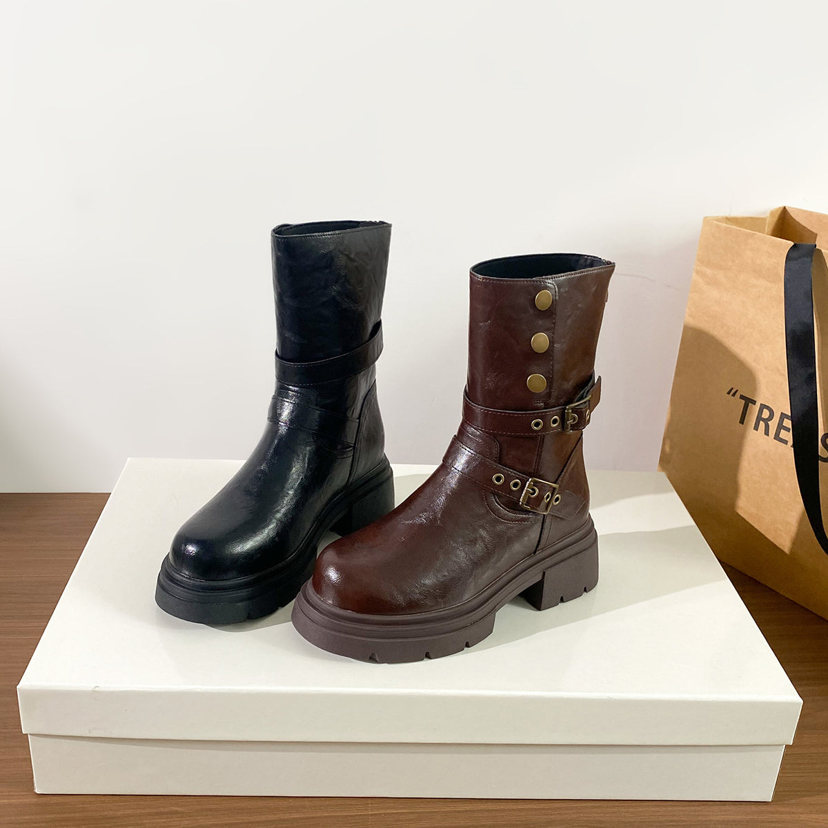 Women's British Style Martin Thick Bottom Retro Ankle Back Zip Middle Women's Leather Boots