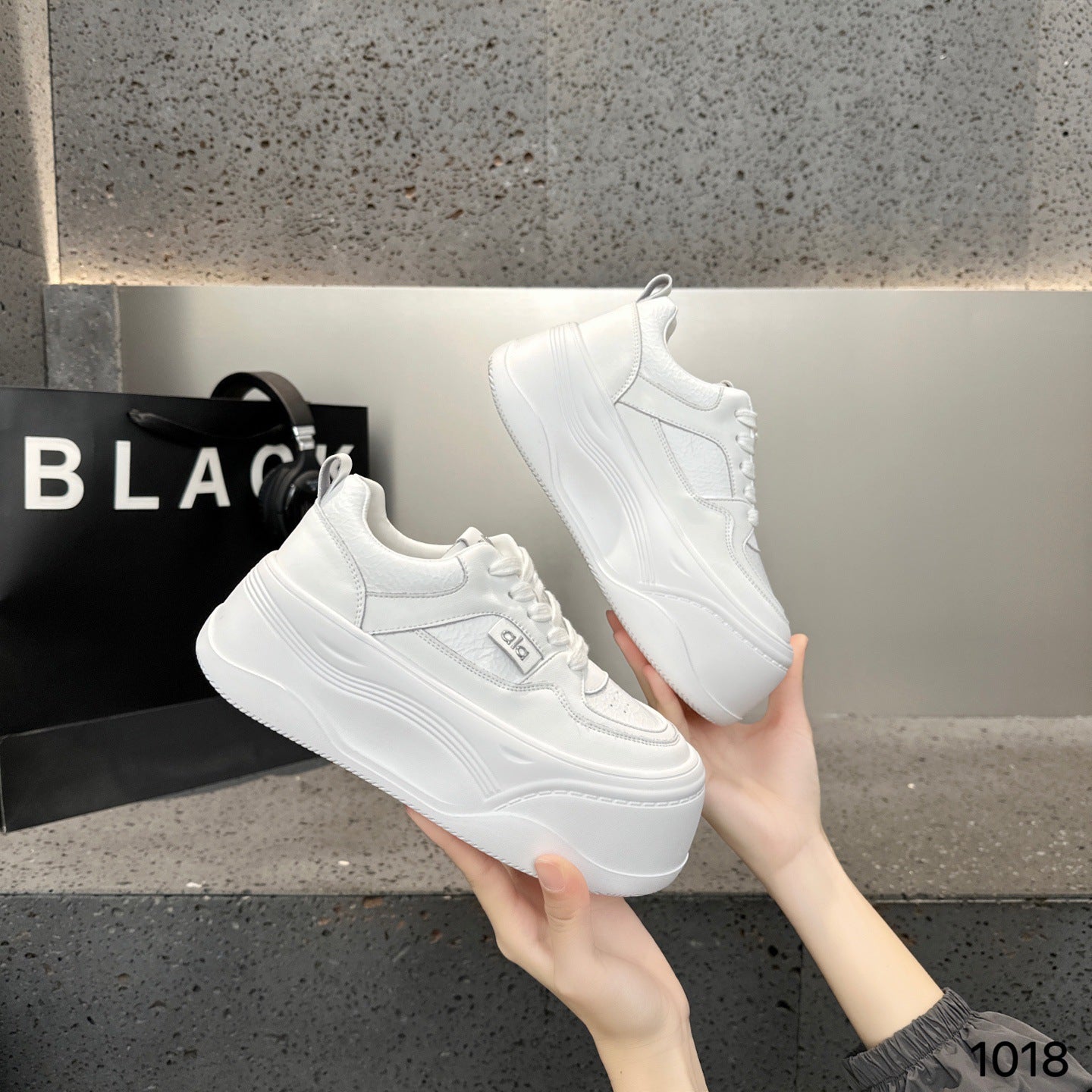 Women's Big Toe White Fleece-lined Platform Muffin Casual Shoes