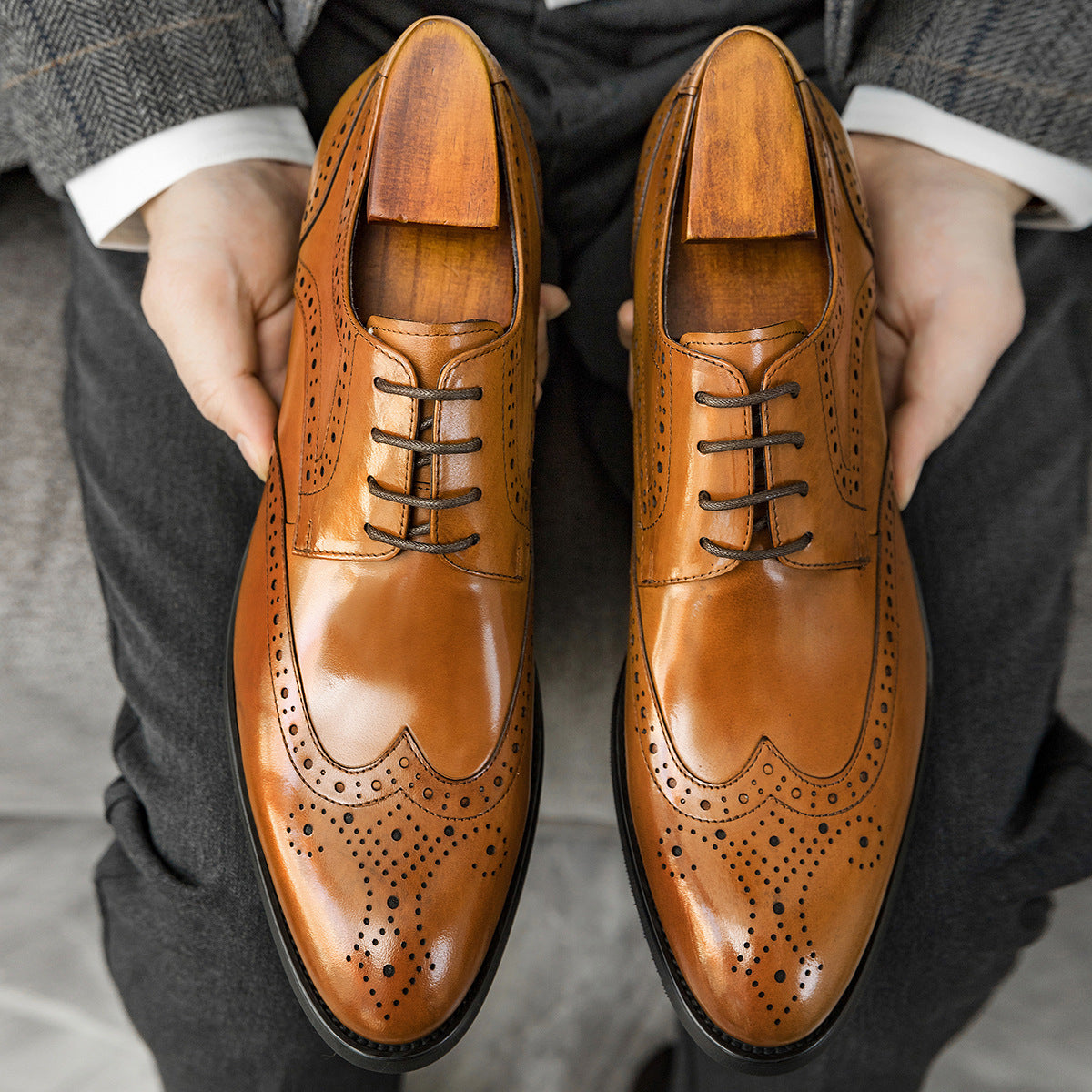 Comfortable Men's Brogue British Cowhide Carved Leather Shoes