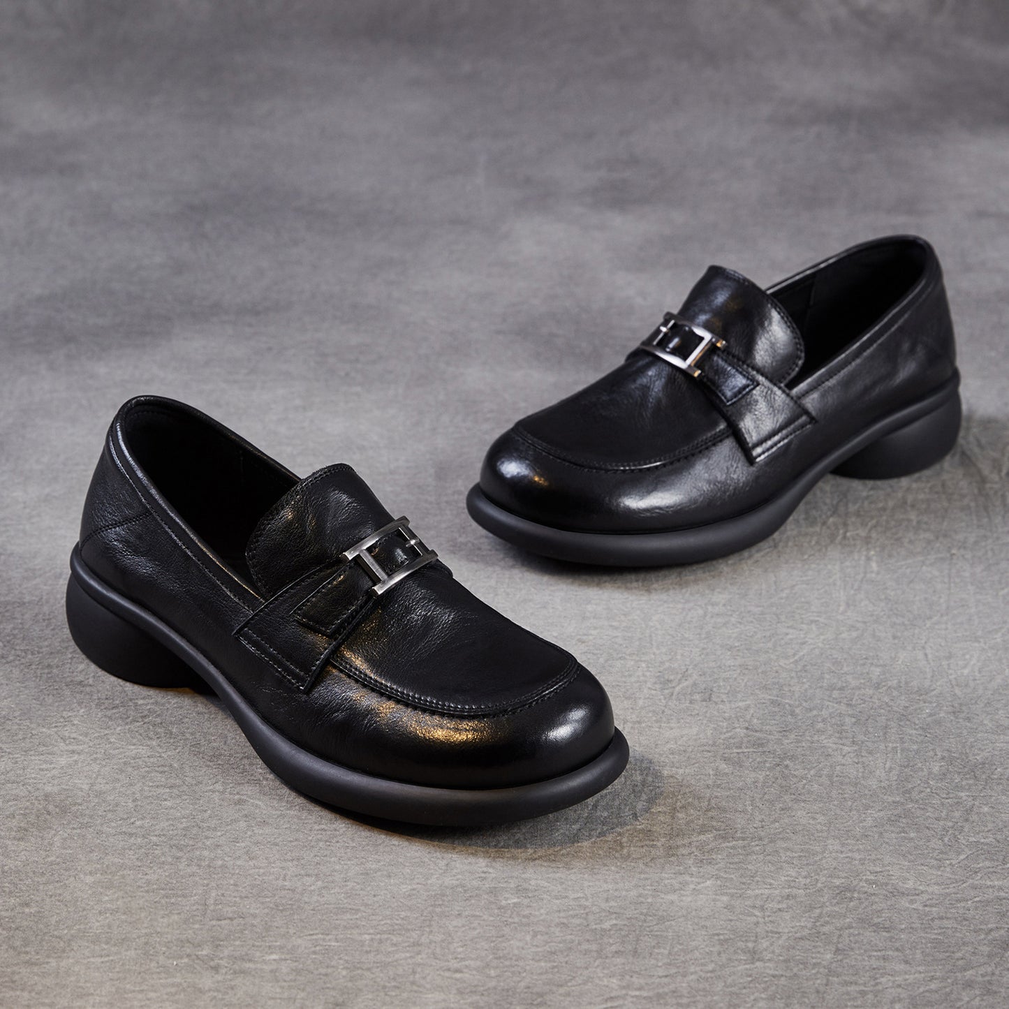 Women's Round Toe Soft Bottom Vintage Belt Buckle Mid-mouth Loafers