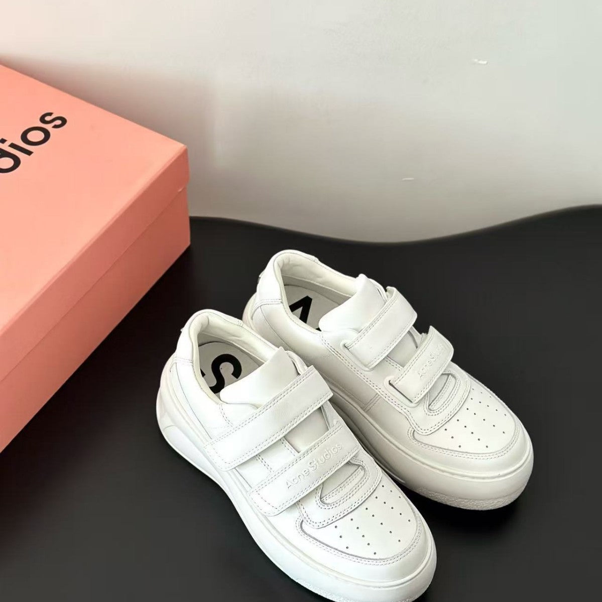 Women's White Thick-soled Smiley Face Velcro Spring Genuine First Layer Women's Casual Shoes