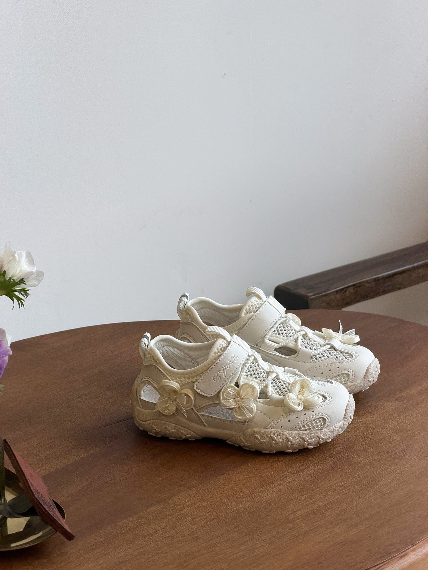 Children's Korean Style Hollow Flower For Middle Children's Sports Shoes