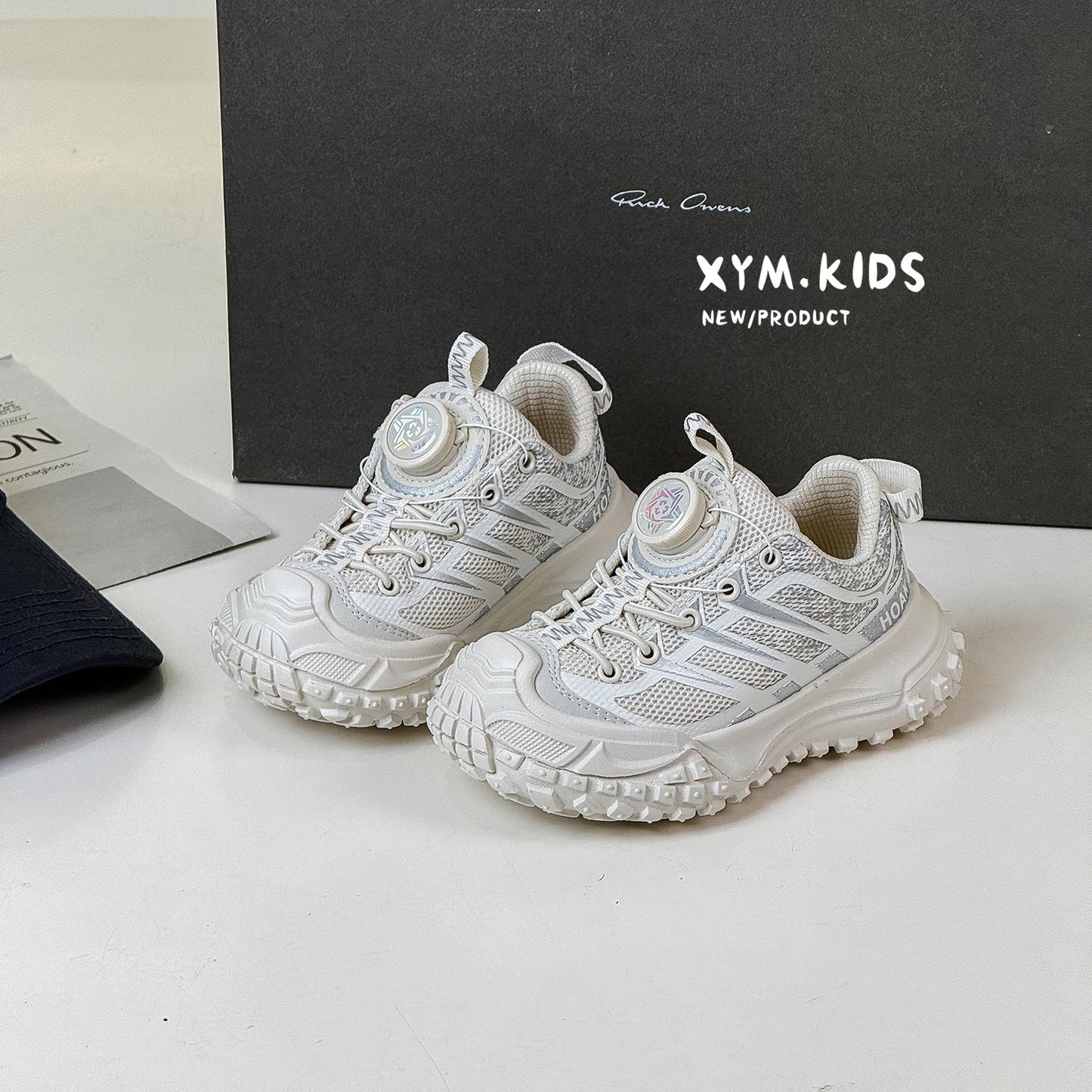 Children's Spring Fashion Rotating Buckle Resin Sole Sneakers