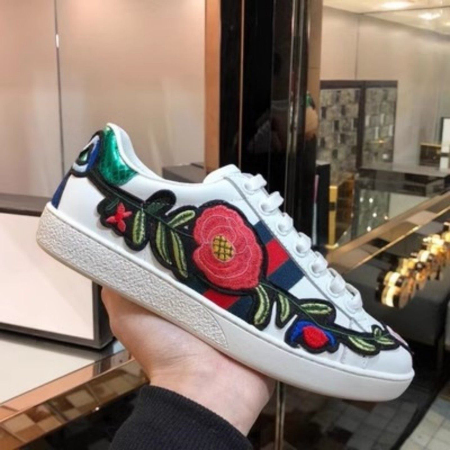 Women's & Men's Bee White Genuine Embroidered Couple Sports Casual Shoes