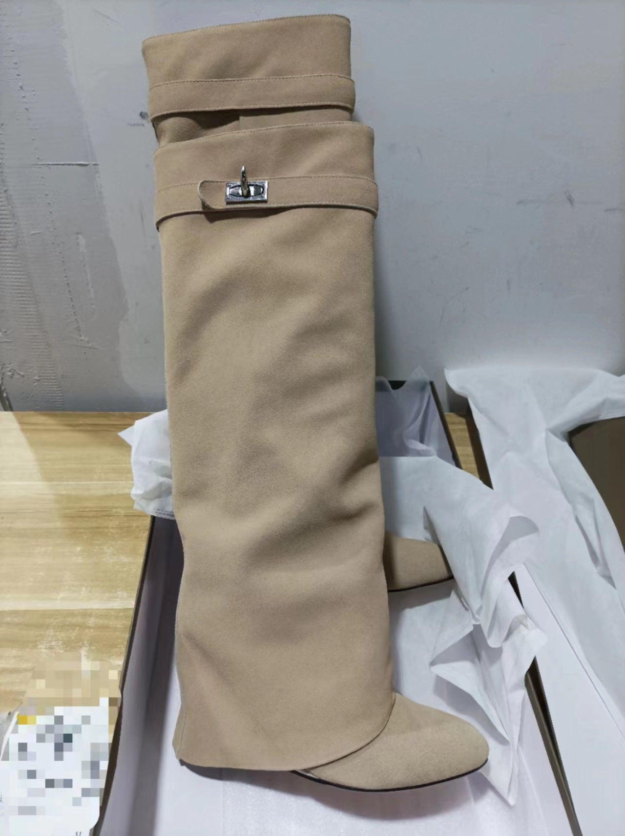 Women's Circumference Straight Pointed Buckle Shark Long Boots