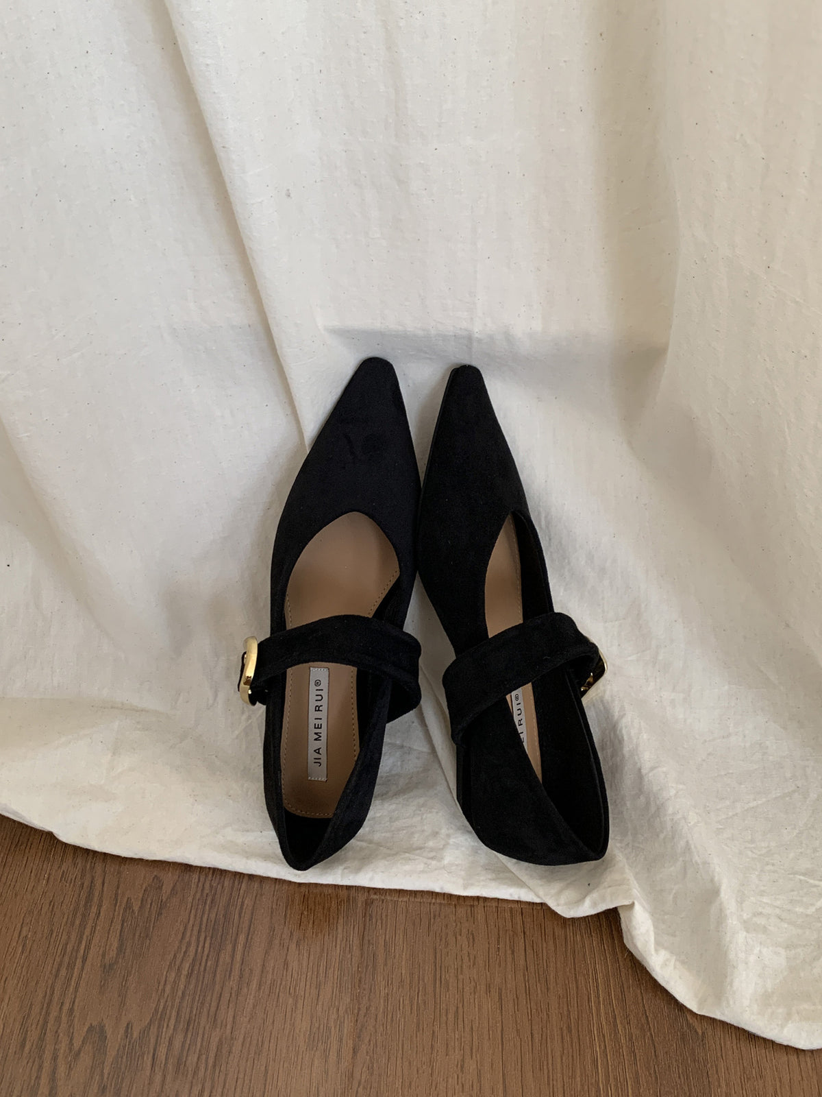 Women's Style Pointed Toe Shallow Mouth Buckle Flat Low Pumps Suede Women's Fashion Shoes