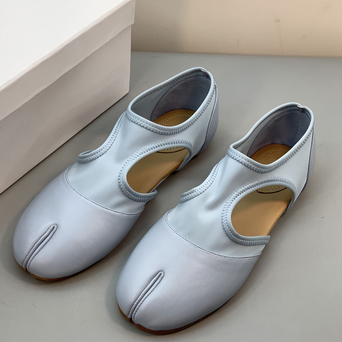Women's Split Toe Pumps Spring Vintage Genuine Flat Ballet Hollowed Sandals