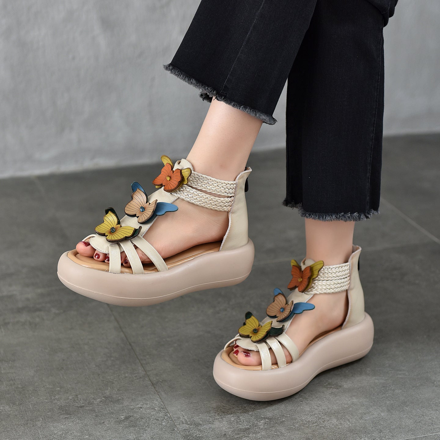 Women's Artistic Retro Shape Roman Muffin Genuine Platform Sandals