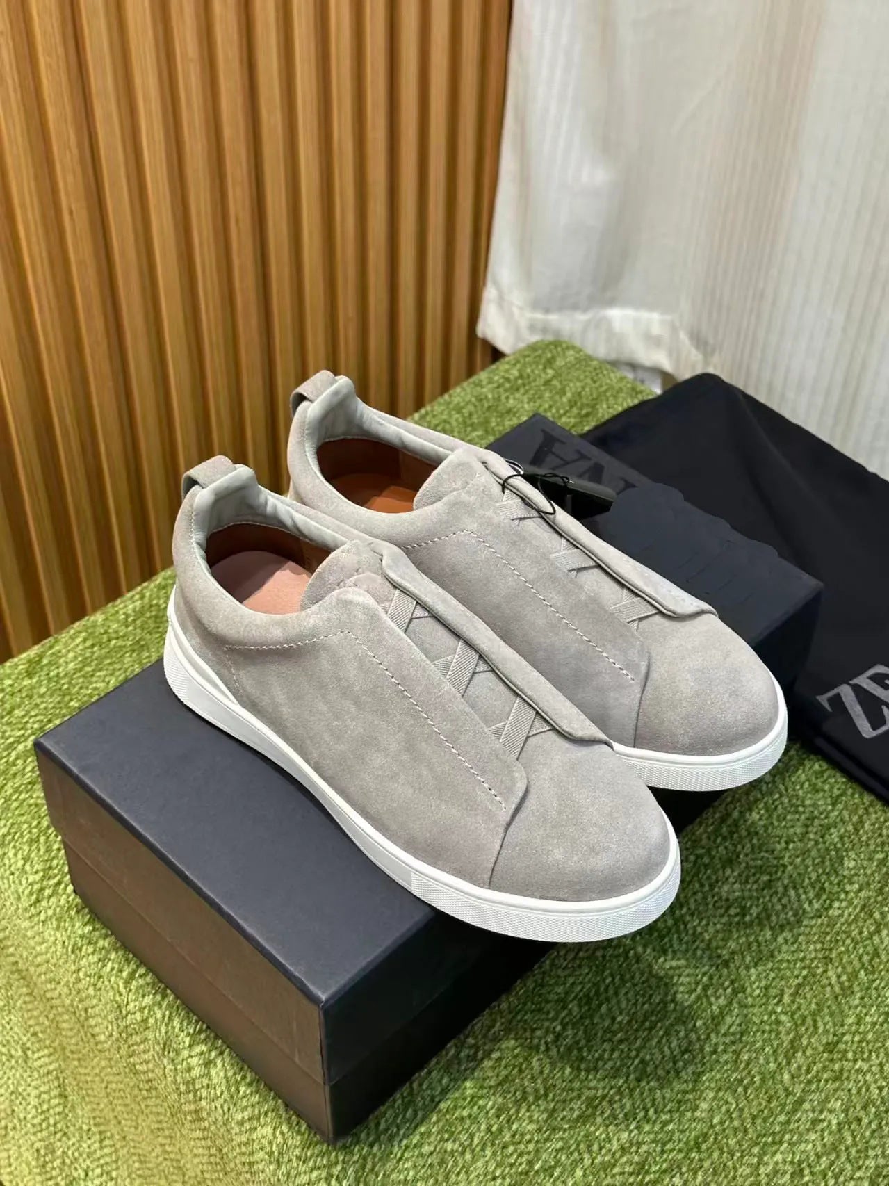 Women's & Men's Cover Flat Solid Color Suede High-cut Sneakers