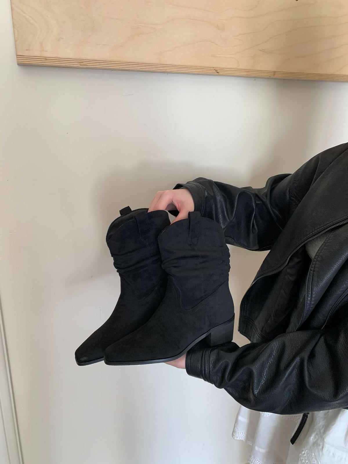 Women's Chunky Square Toe Middle Pleated Pile Style Vintage Boots