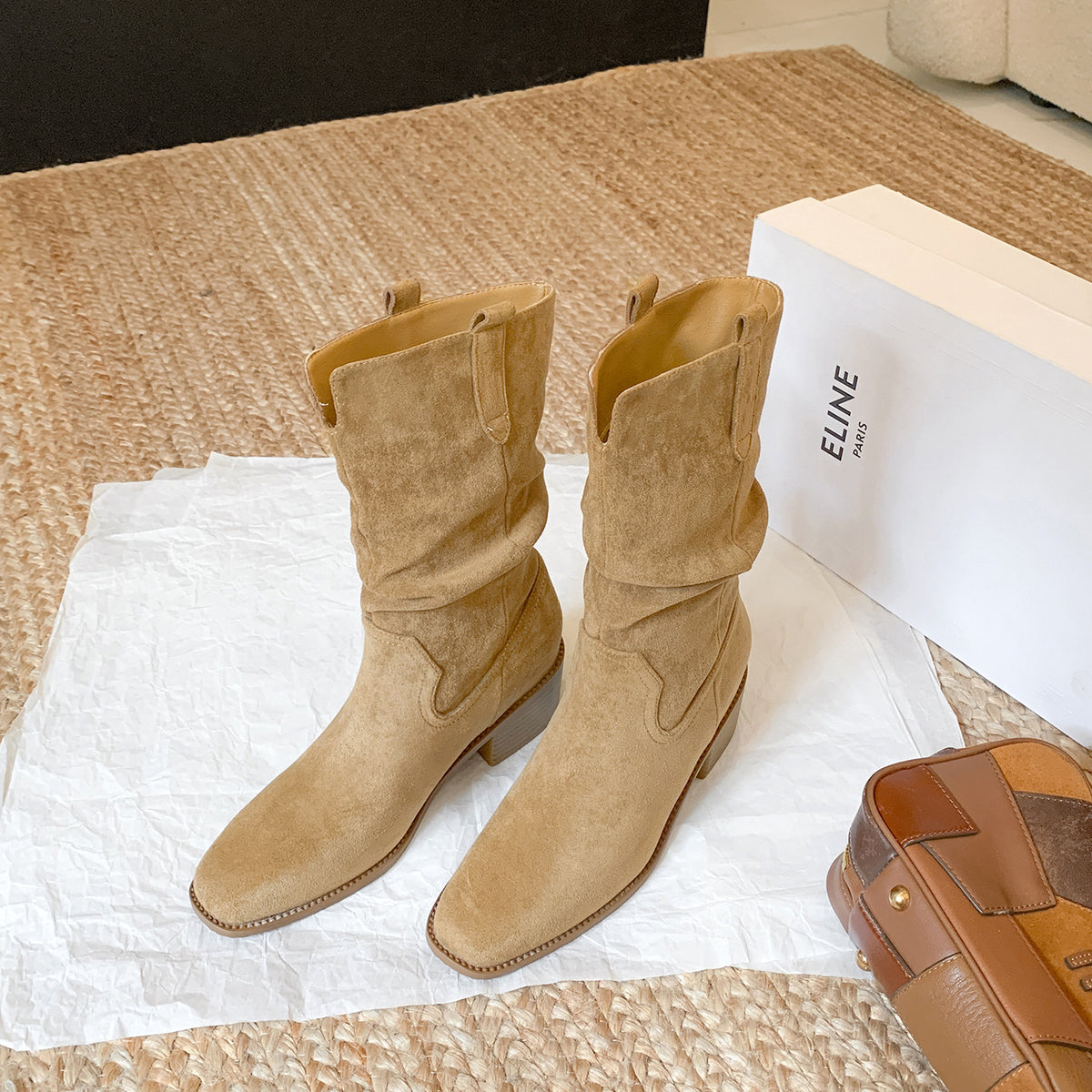 Women's Round Toe V Cut Chunky Platform Boots