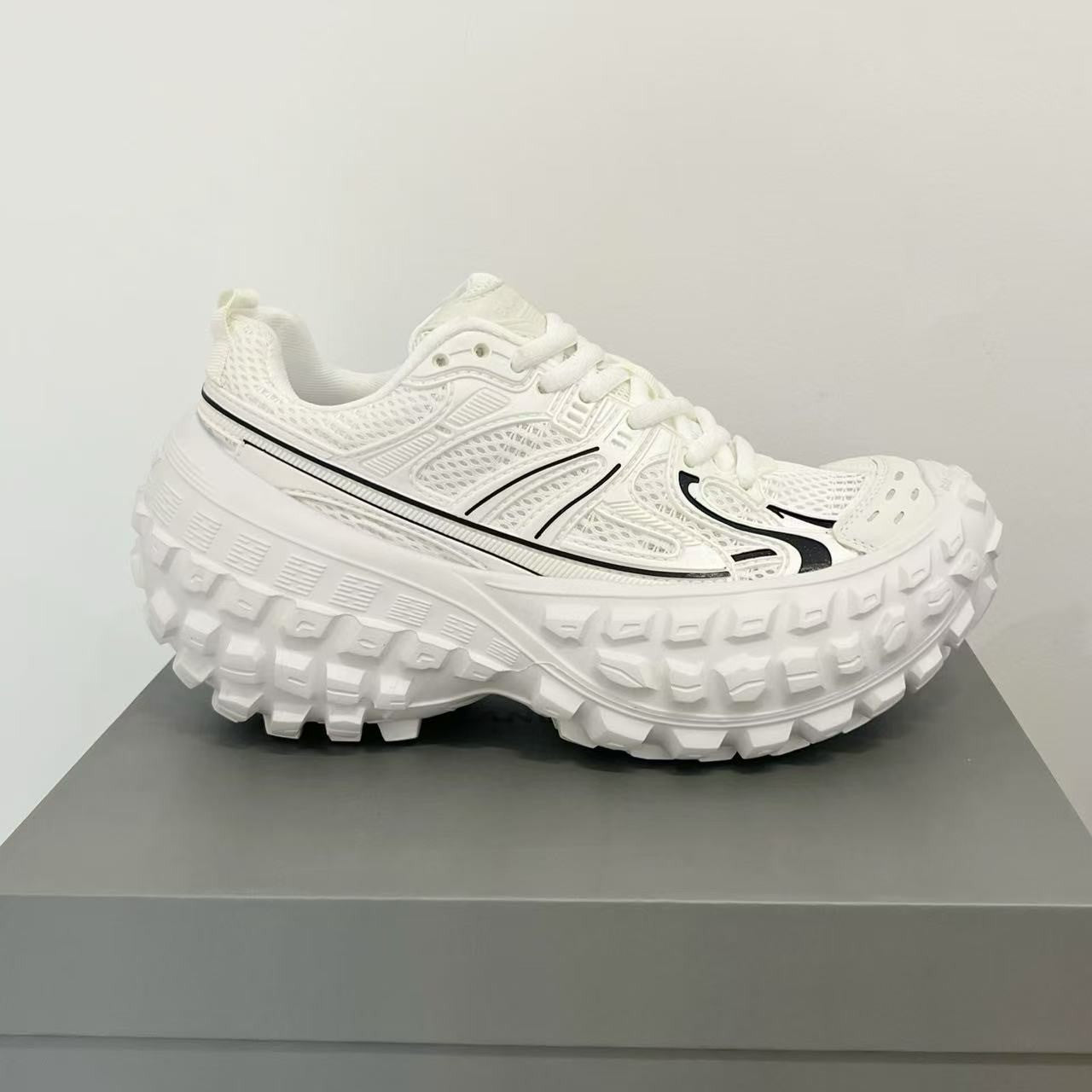 Women's & Men's Retro Platform Height Increasing Leisure Couple Tank Women's Sports Shoes