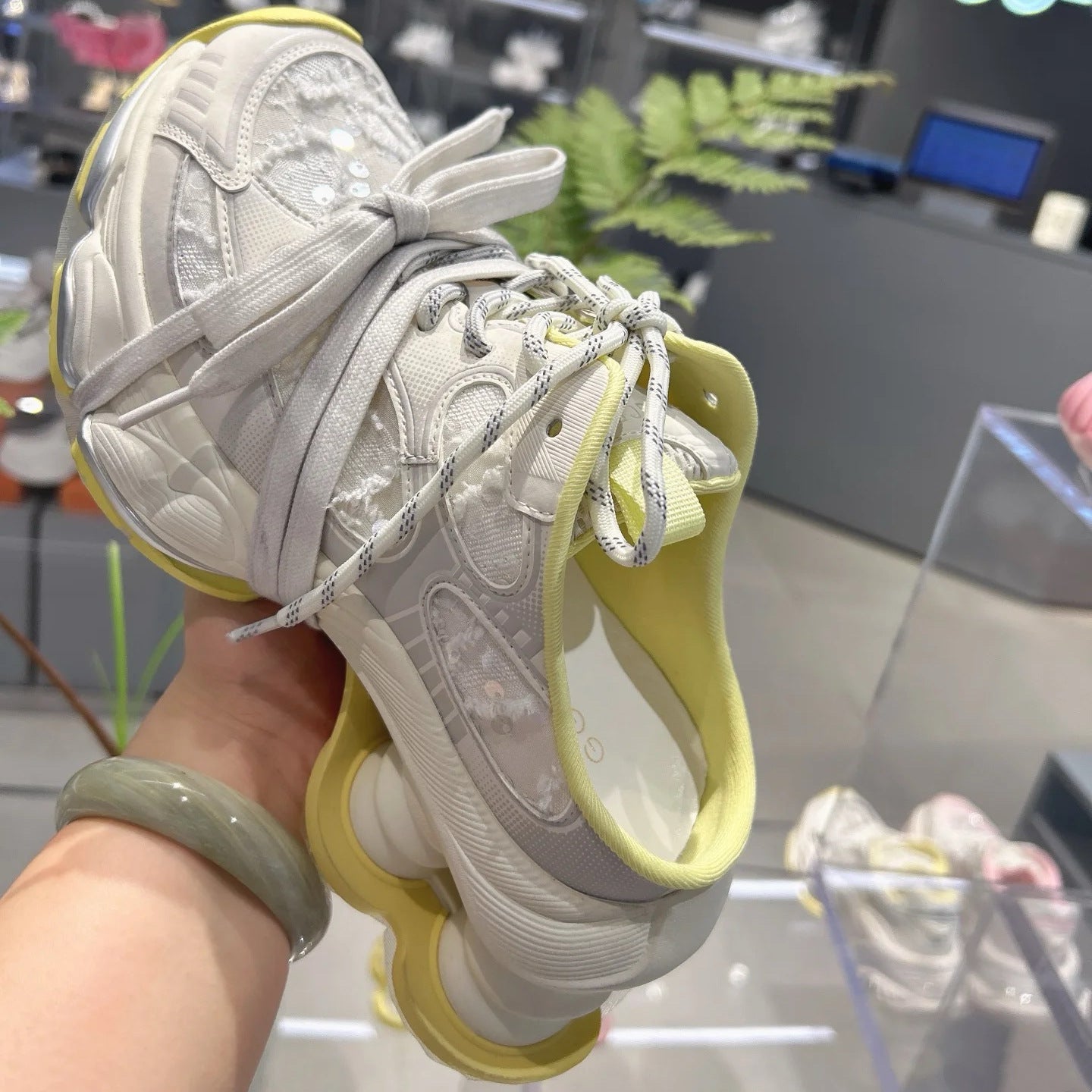 Cool European Goods Niche Mesh Surface Sneakers