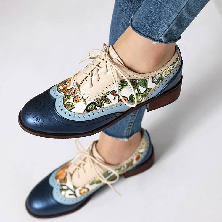 Women's Retro Ethnic Style Brogue Color Matching Round Head Chunky Casual Shoes
