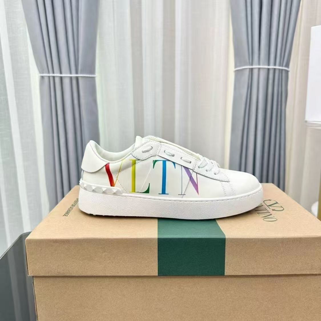 Spring White Luxury Rivet Unisex Low Women's Board Shoes