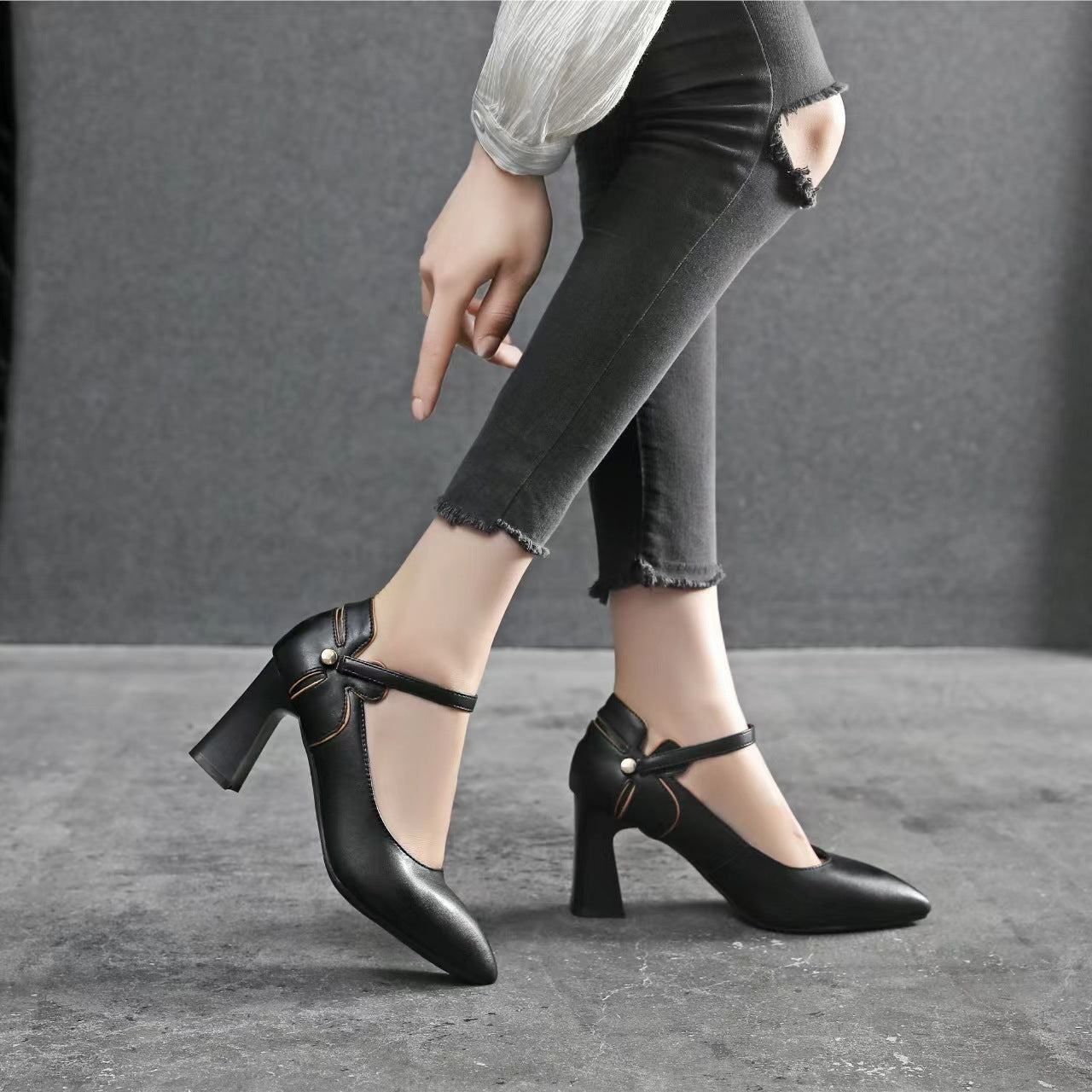 Women's Black Thick High Pointed Toe Low-cut Men's Shoes