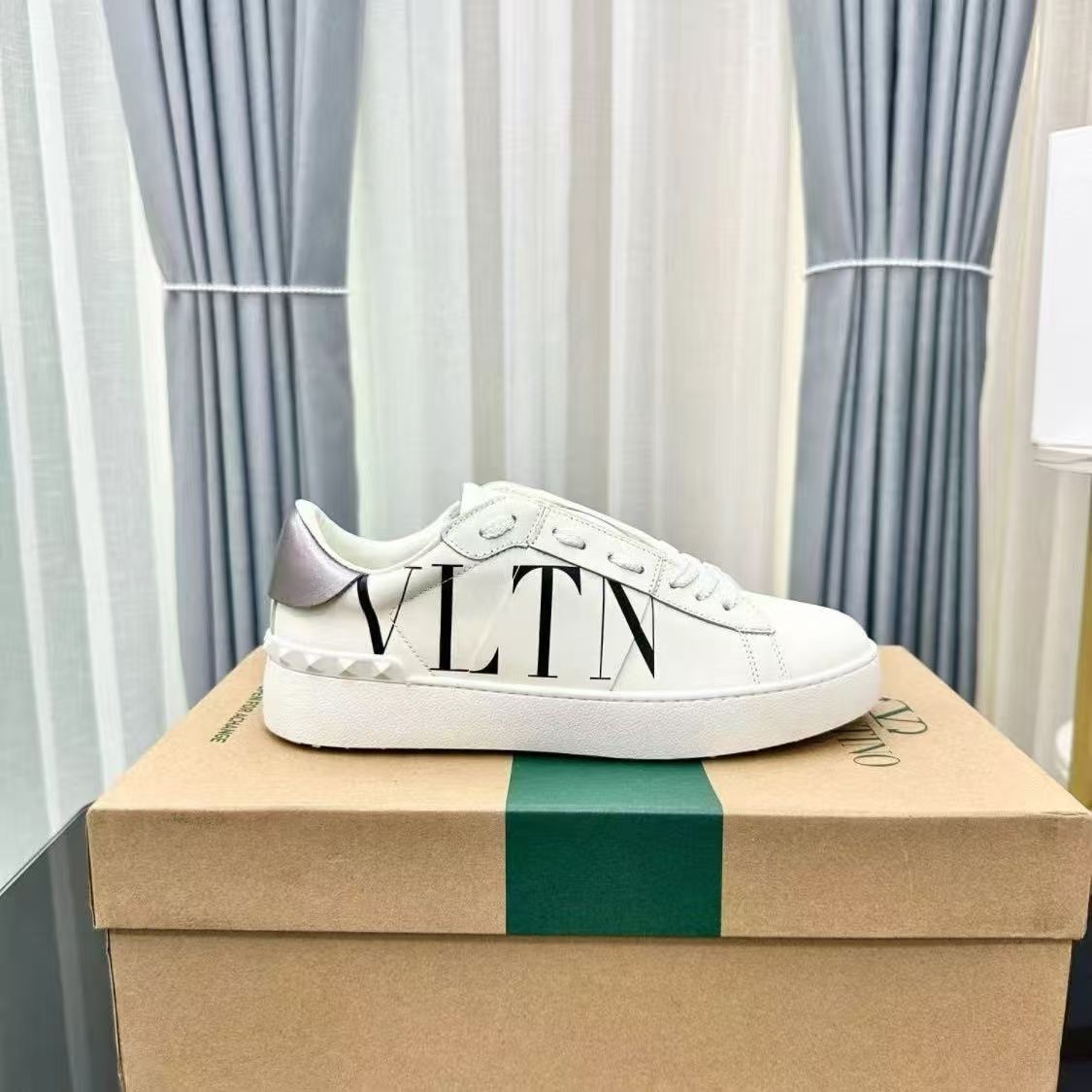 Spring White Luxury Rivet Unisex Low Women's Board Shoes
