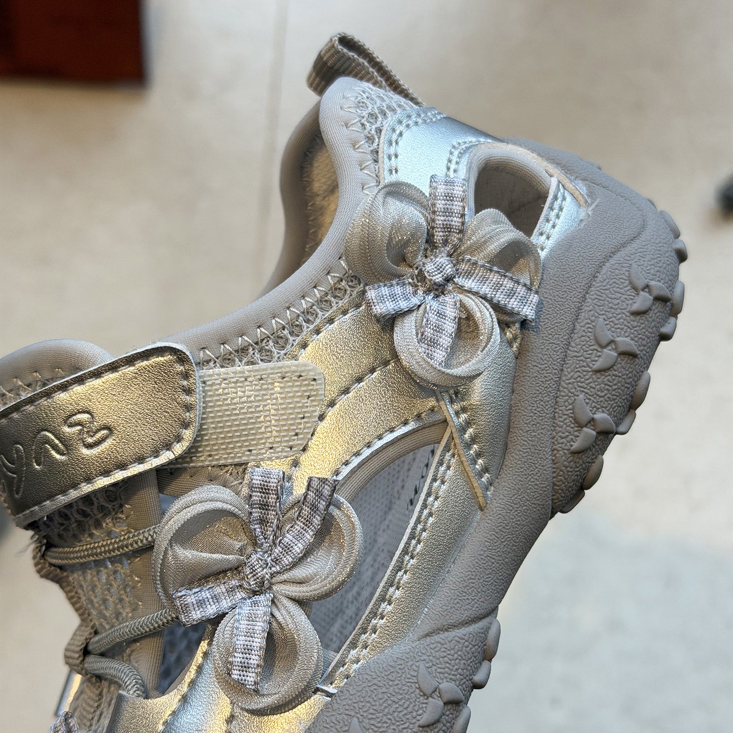 Children's Korean Style Hollow Flower For Middle Children's Sports Shoes