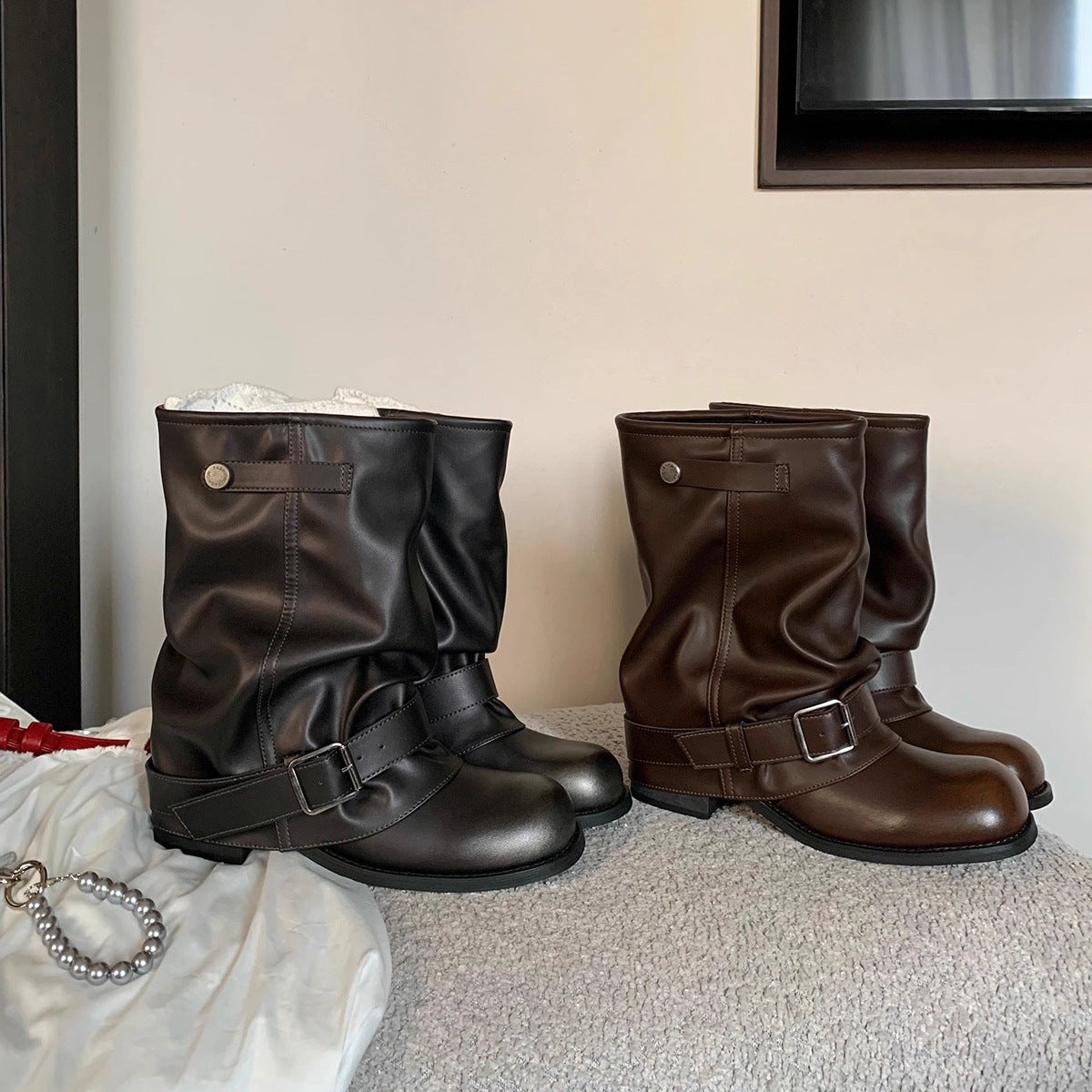 Hot Pants Fashionable Waste Soil Wind Pleated Buckle Western Boots