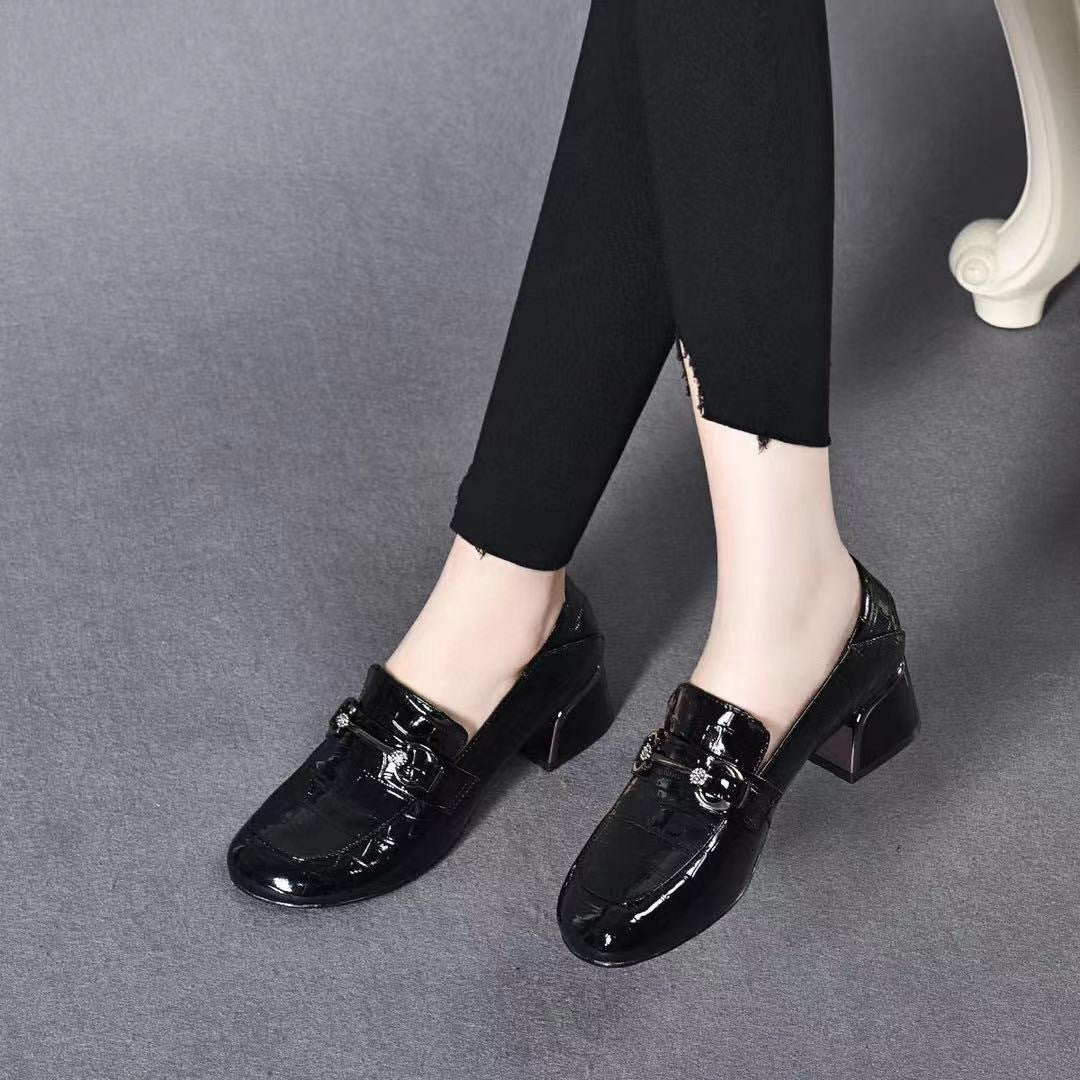 Women's Autumn Round Toe Flat Bottom Buckle Women's Fashion Shoes