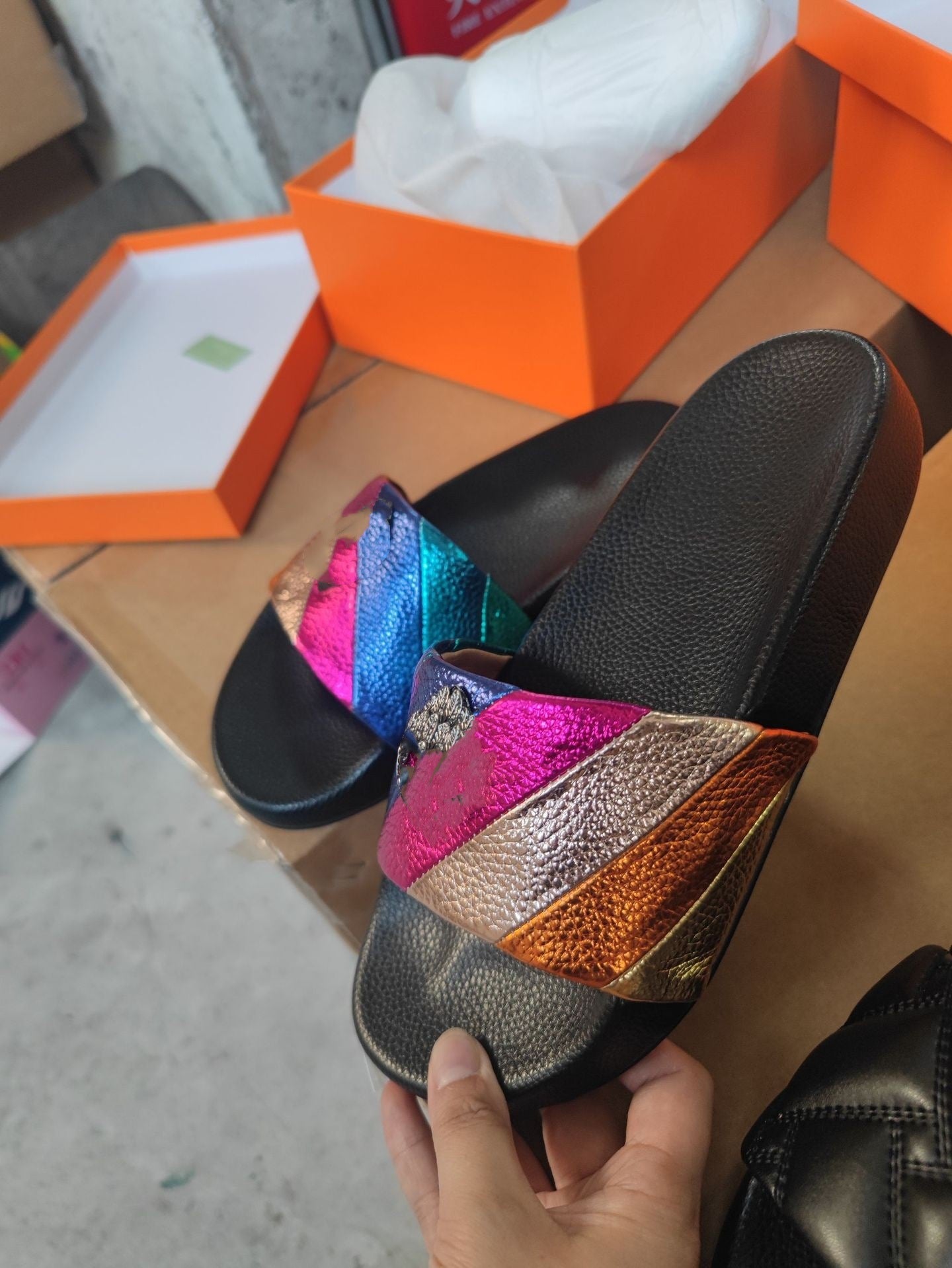 Women's Hollow Metallic Striped With Sandwich Round Flat Slippers