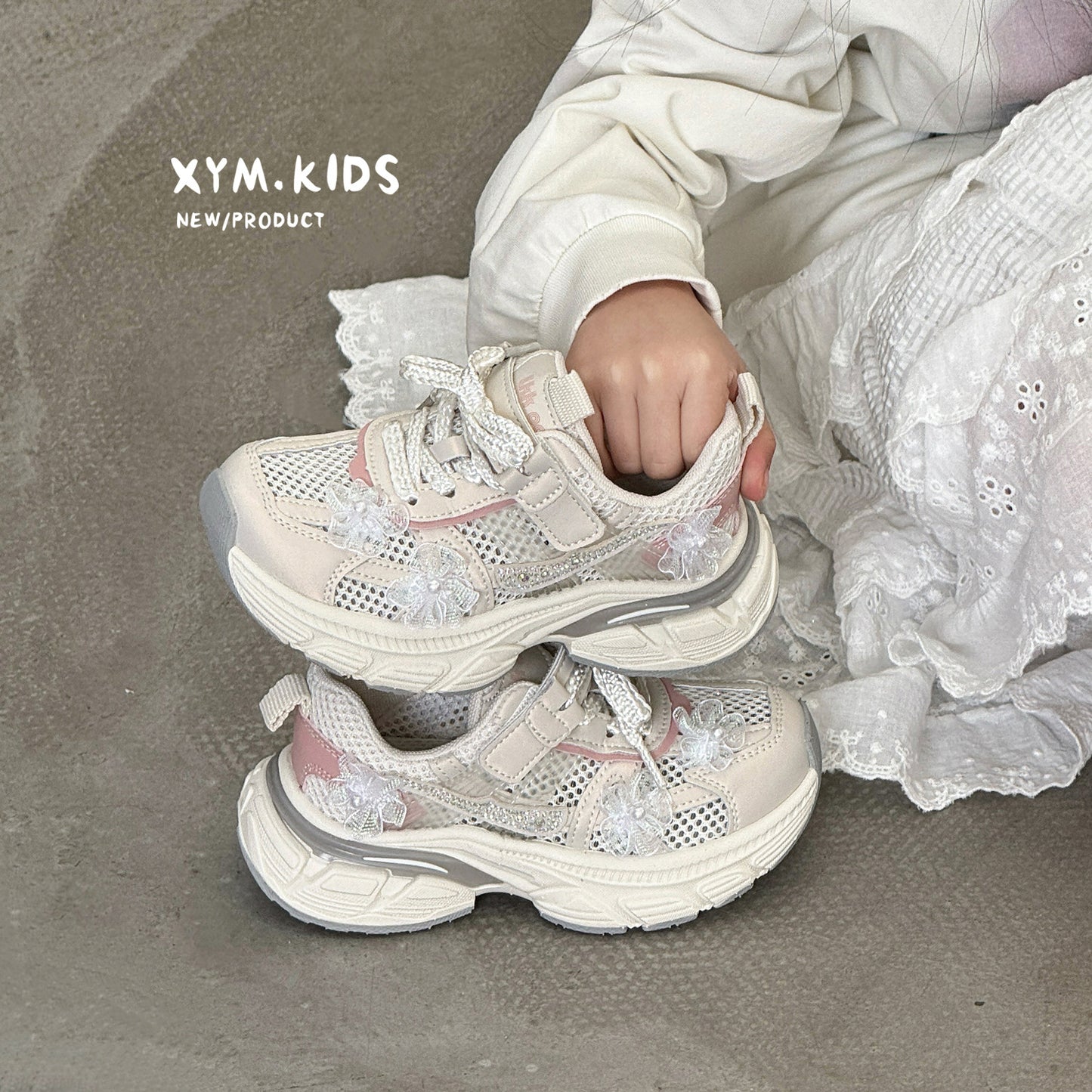 Children's Summer Korean Three-dimensional Flower Rhinestone Lightweight Children's Sports Shoes