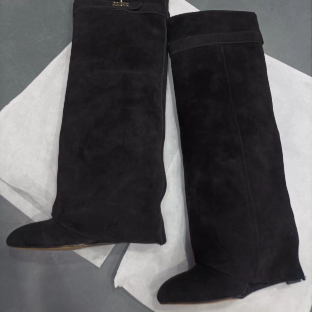 Women's Circumference Straight Pointed Buckle Shark Long Boots