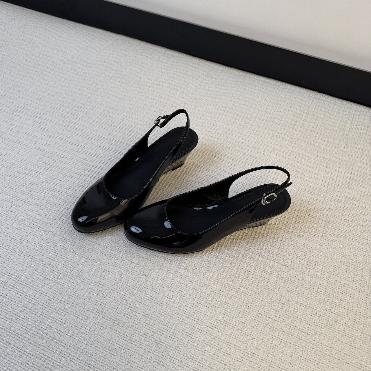 Spring Elegant Wedge Black Paint Round Toe Soft Bottom Commuter Leather Shoes