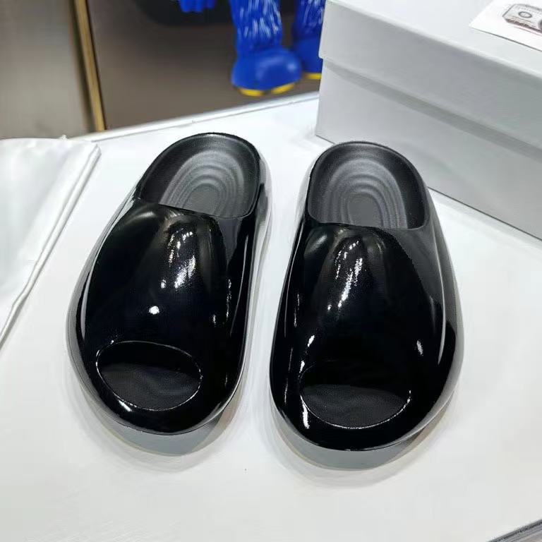 Women's Wu Whale Carbon Bread Platform Outdoor Slippers