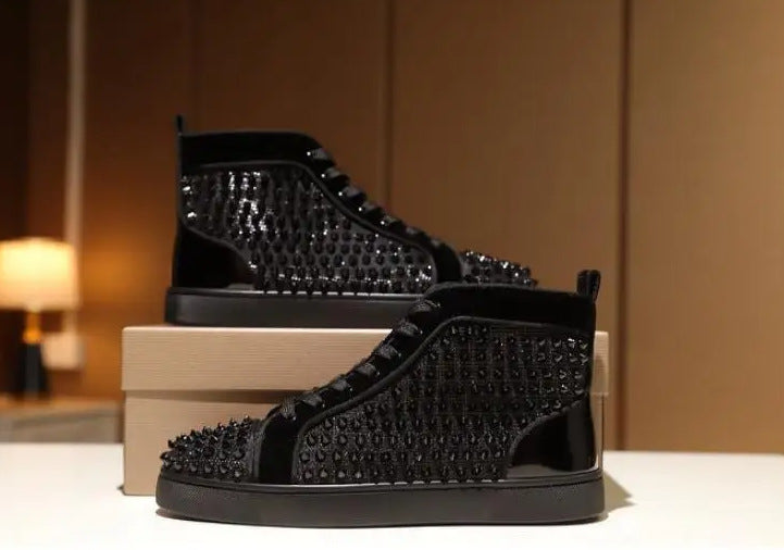 Beautiful Men's Rivet Trendy Wild Board Men's Casual Shoes