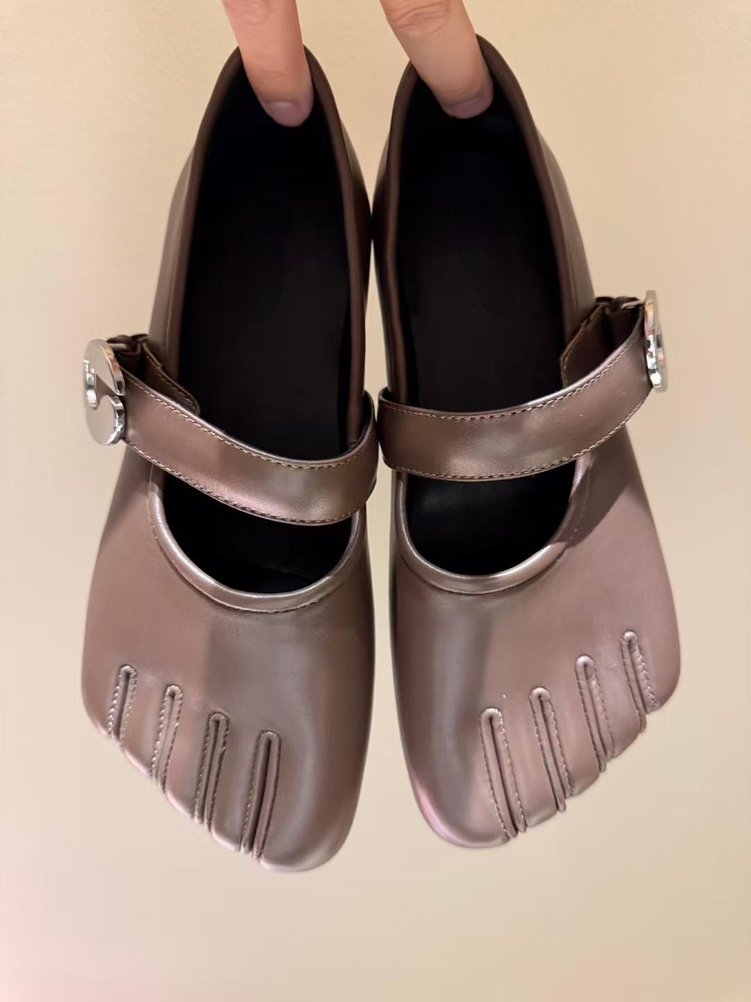 Women's Summer Square Head Shallow Mouth Flat Strap Velcro French Vintage Women's Fashion Shoes