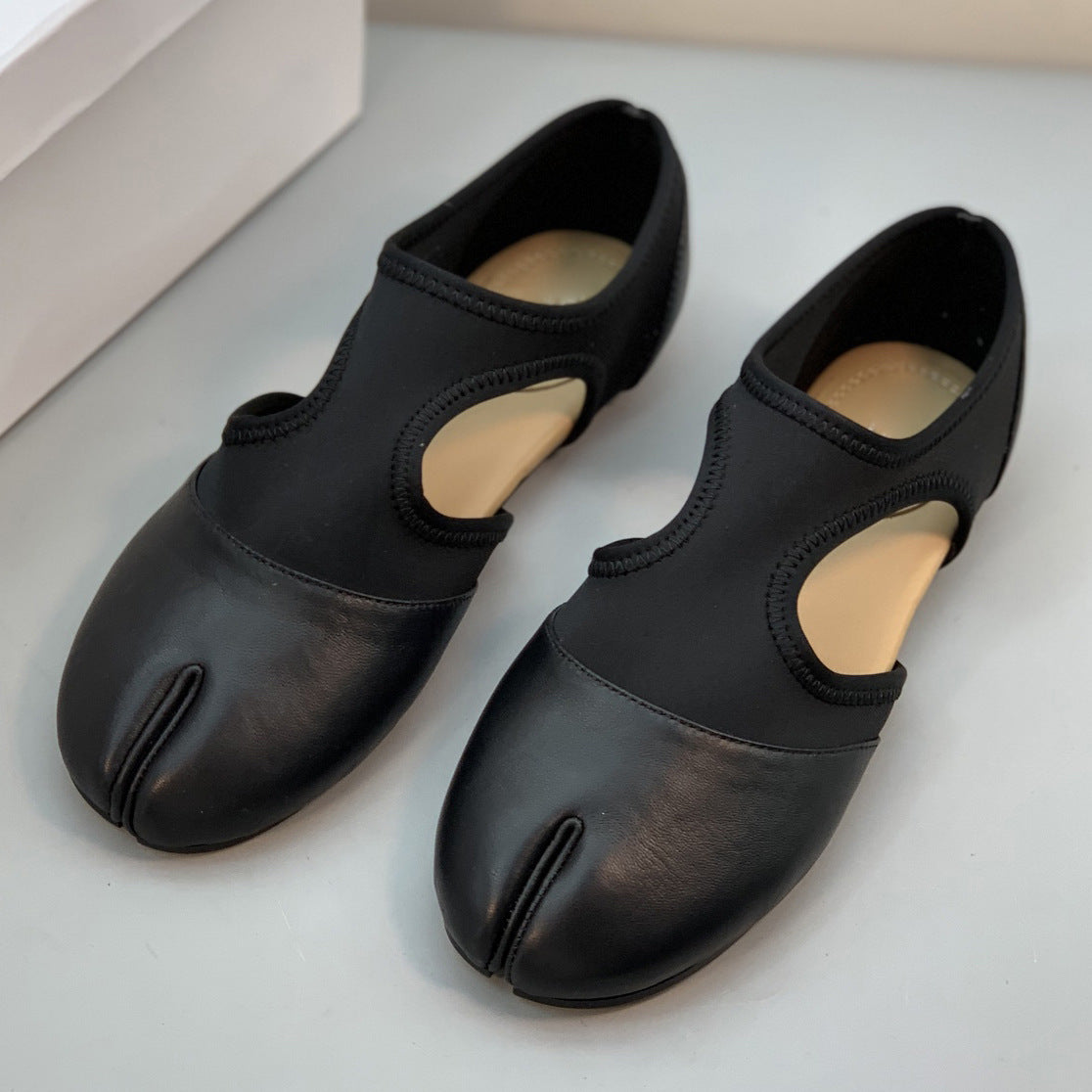 Women's Split Toe Pumps Spring Vintage Genuine Flat Ballet Hollowed Sandals