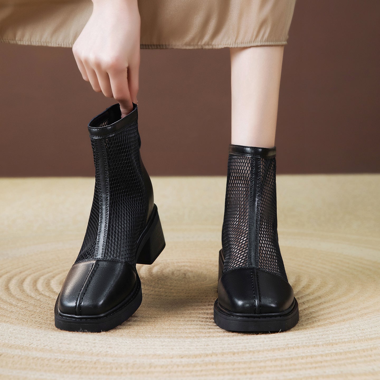 Women's Height Increasing Insole Small Hollow Mesh Surface Martin Breathable Women's Leather Boots