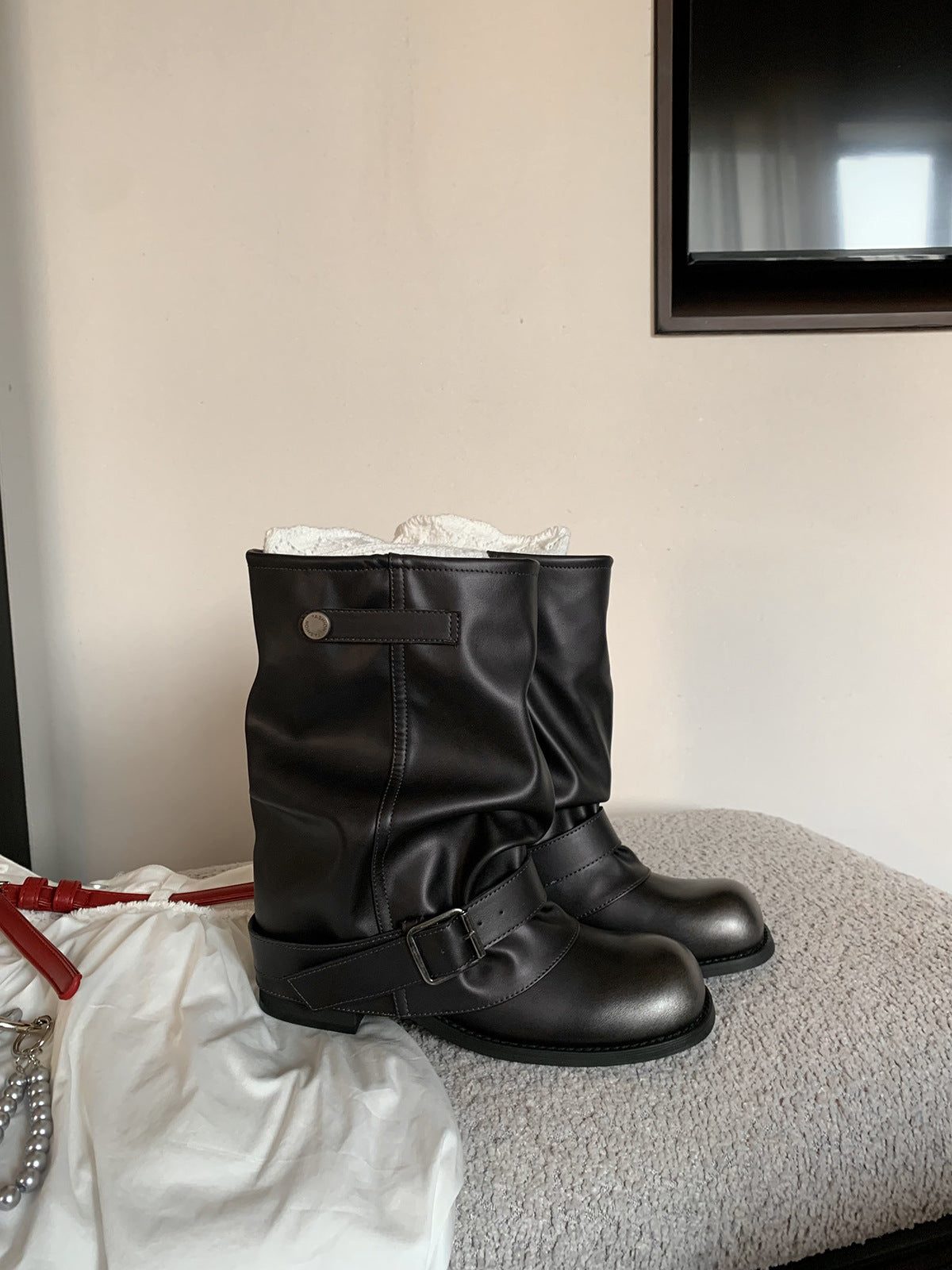 Hot Pants Fashionable Waste Soil Wind Pleated Buckle Western Boots