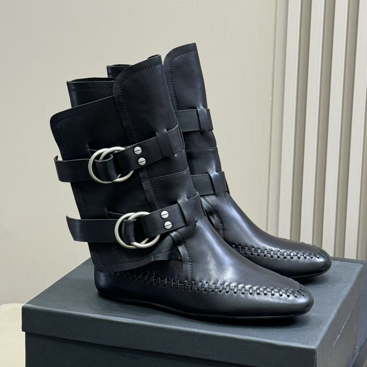 Women's Version Retro Round Toe Belt Buckle Fashion Short Flat Women's Leather Boots