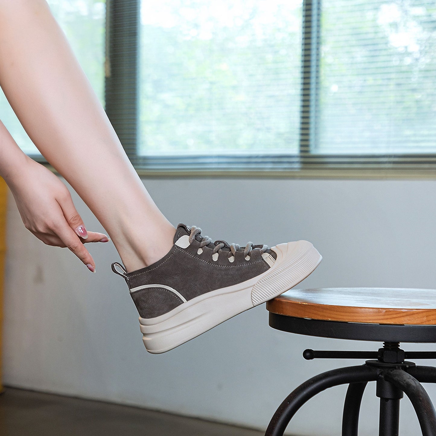 Women's Beautiful First Layer Cowhide White Sneakers