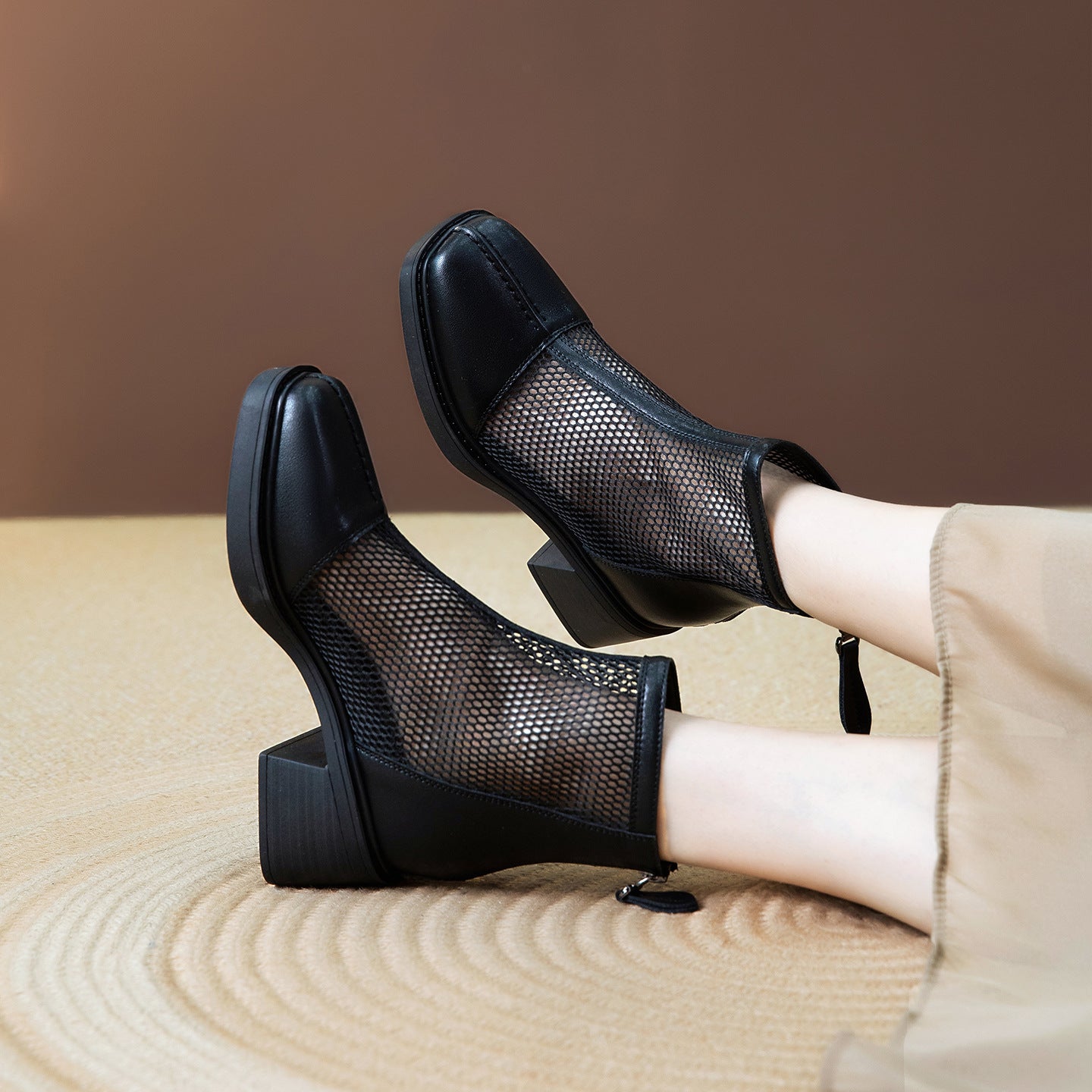 Women's Height Increasing Insole Small Hollow Mesh Surface Martin Breathable Women's Leather Boots