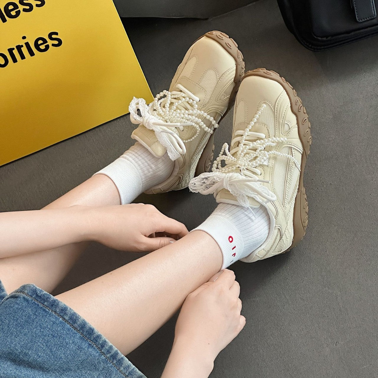 Women's Autumn Lace Pearl Height Increasing Insole Soft Bottom White Women's Casual Shoes