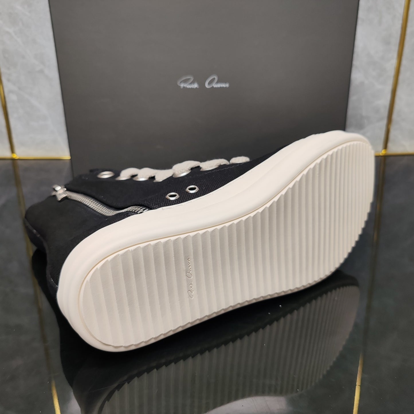 Women's & Men's Black Fashion Thick Bottom Simple Trendy Men's Board Shoes