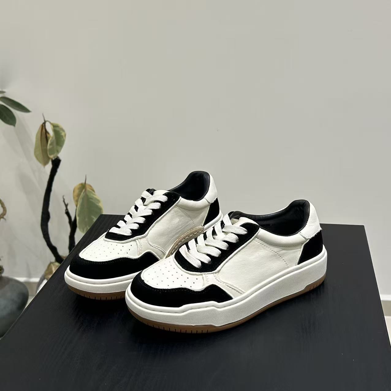 Women's Washed Horse Autumn Fashionable Versatile Breathable Women's Board Shoes