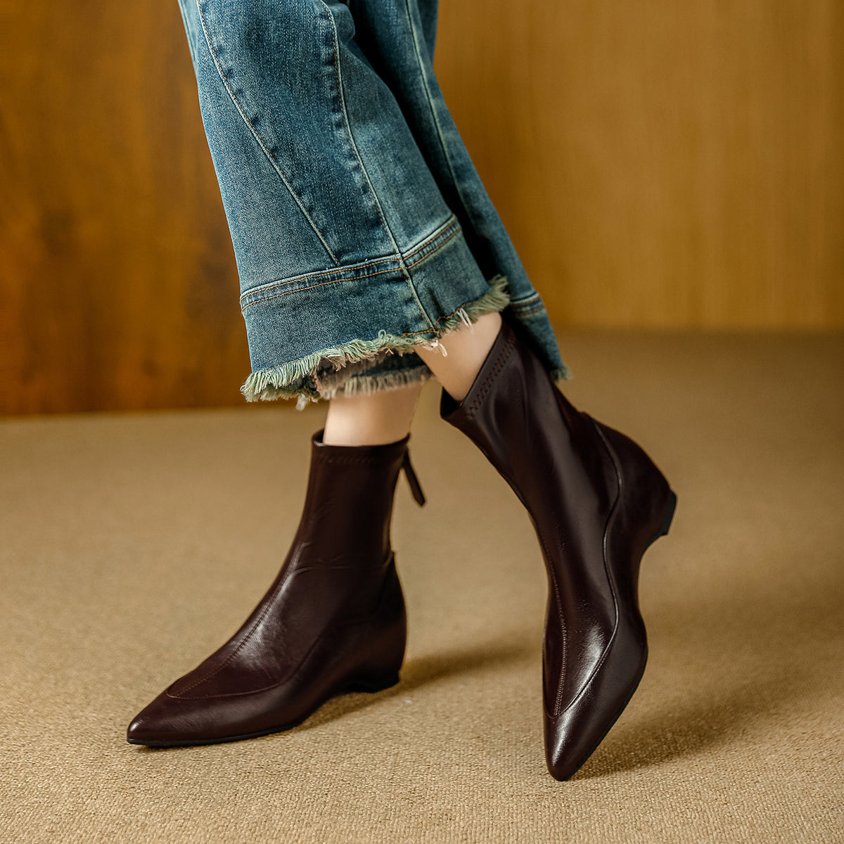 Women's Height Increasing Insole Pointed Toe Temperament Short Back Zipper Women's Leather Boots