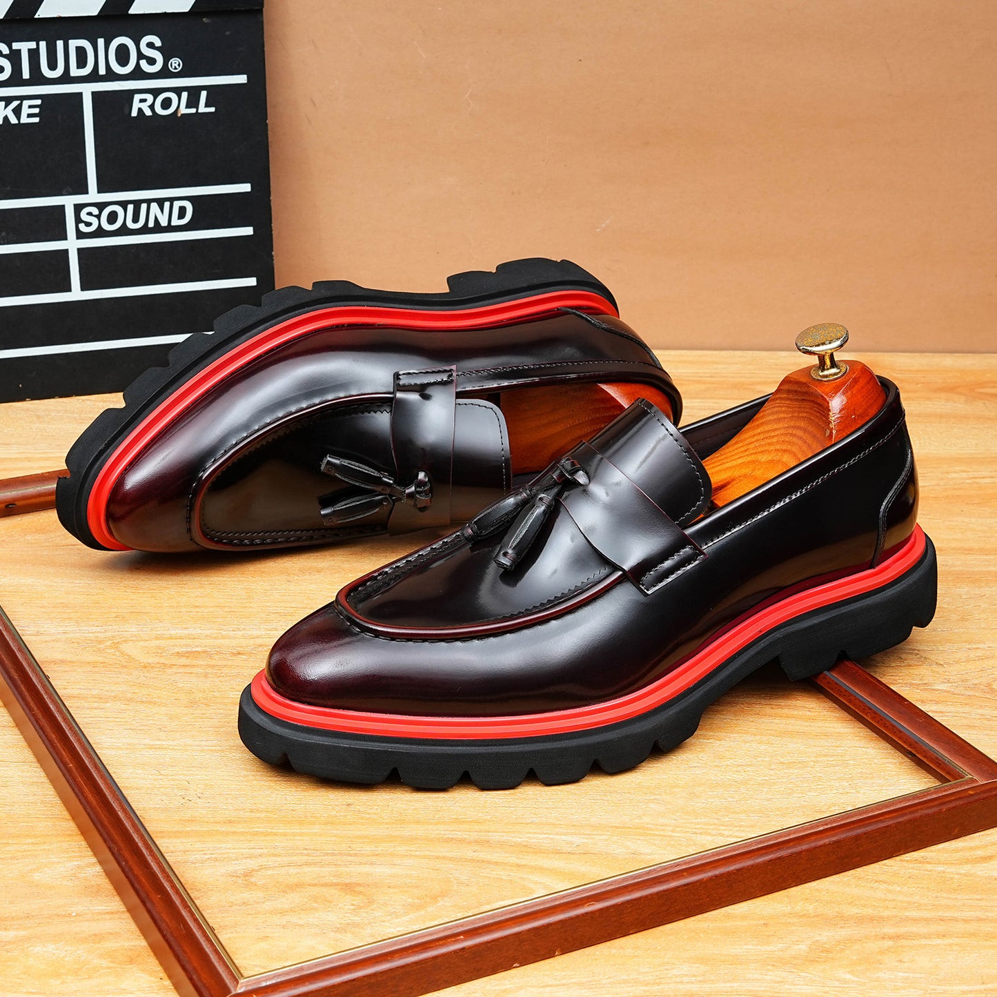 Men's Glossy Thick Bottom Red Blue Edge Men's Casual Leather Shoes