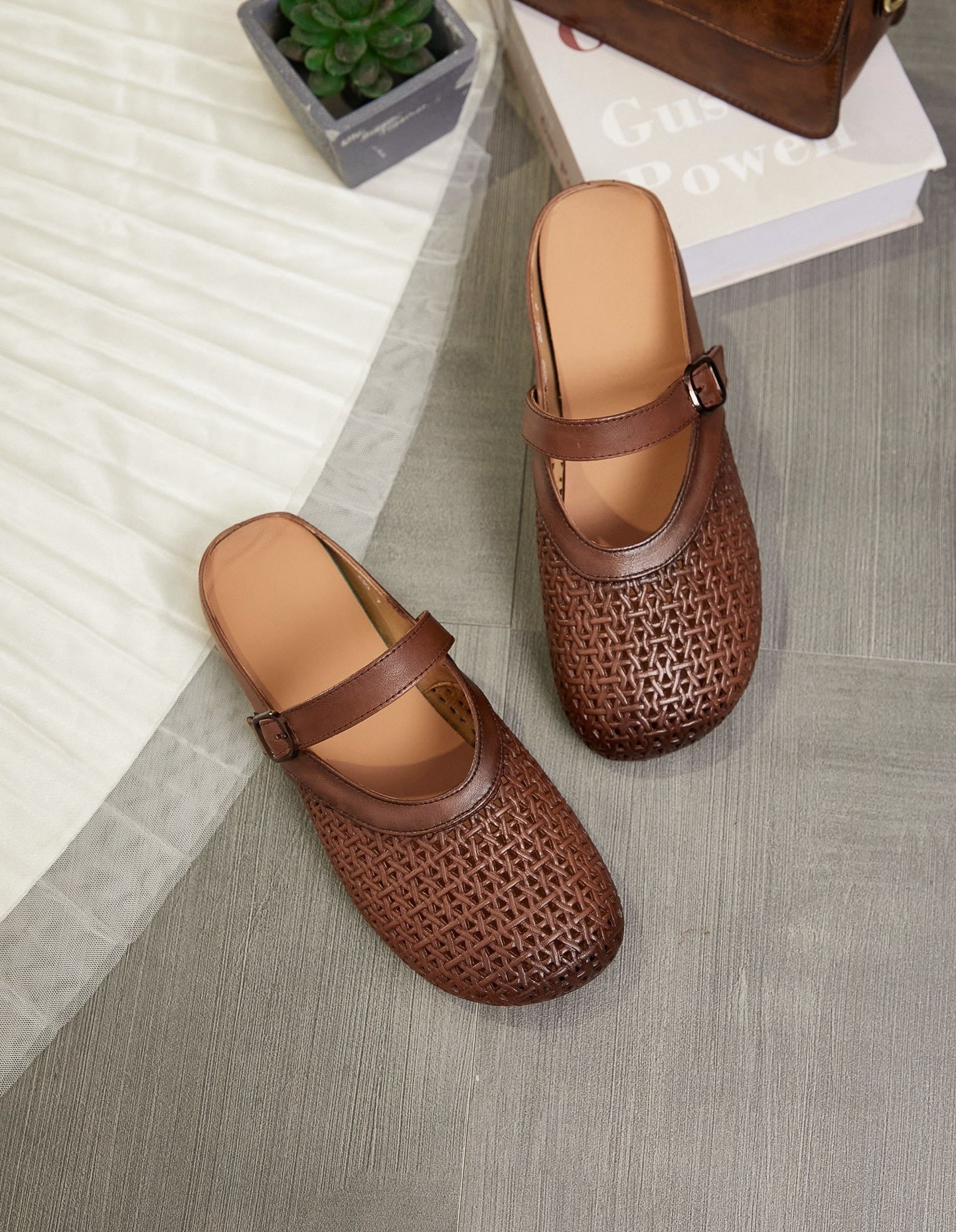 Women's Outer Wear Closed Toe Fashion Soft Bottom One Sandals