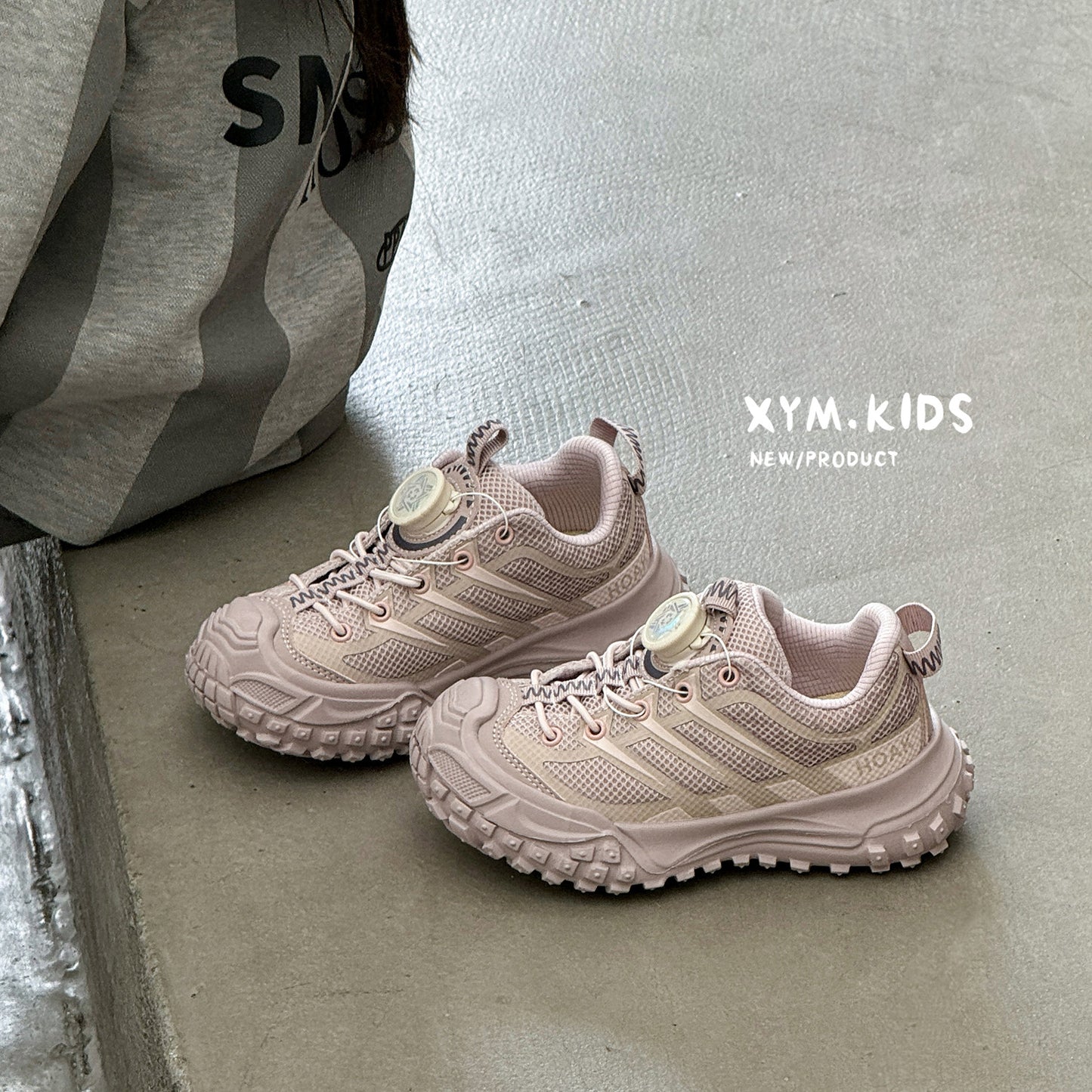 Children's Spring Lightweight Breathable Fashion Rotating Buckle Resin Sneakers