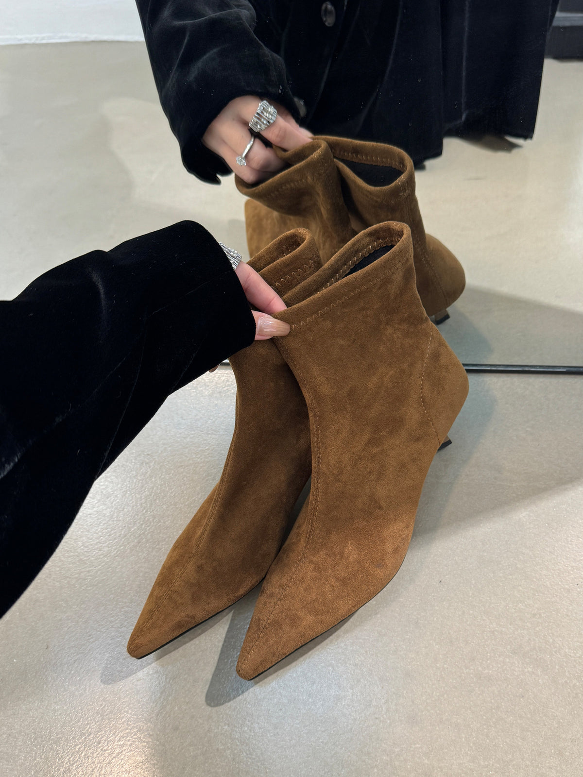 Women's Sheepskin Ankle Sleeve Elastic Thin Kitten Pointed Toe Women's Leather Boots