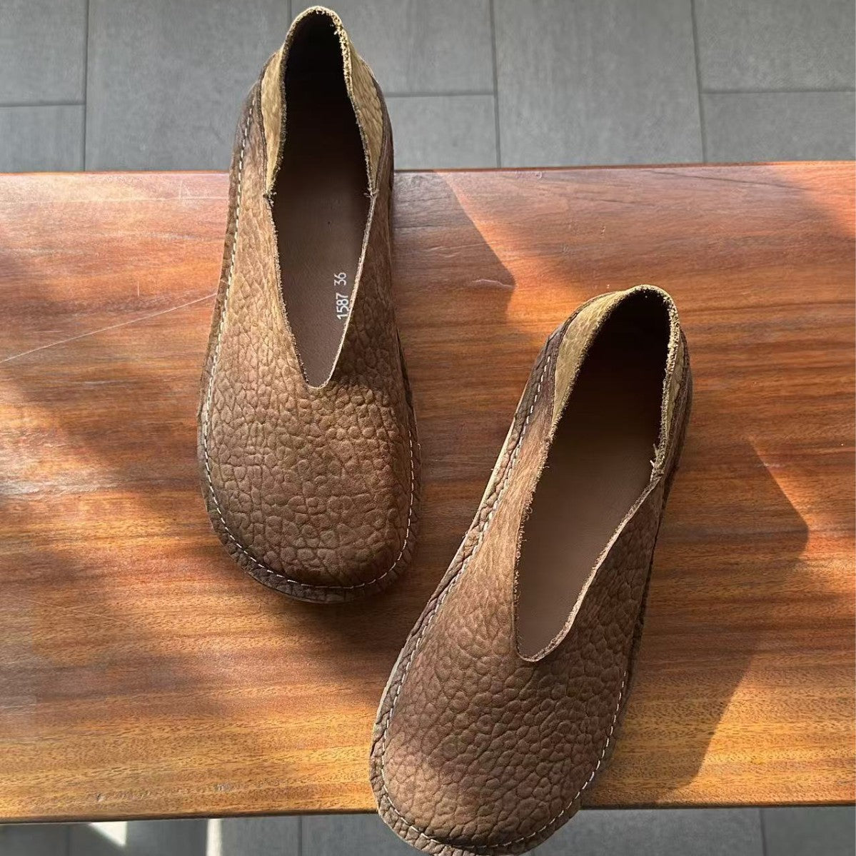 Women's Elephant Pattern Matte Cowhide Retro Handmade Old Authentic Women's Casual Shoes
