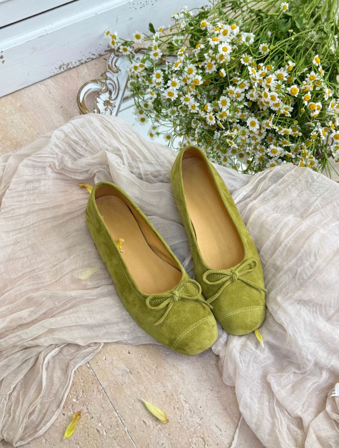 Women's Niche Shallow Mouth Sheepskin Retro Yellow Bow Fairy Style Women's Fashion Shoes