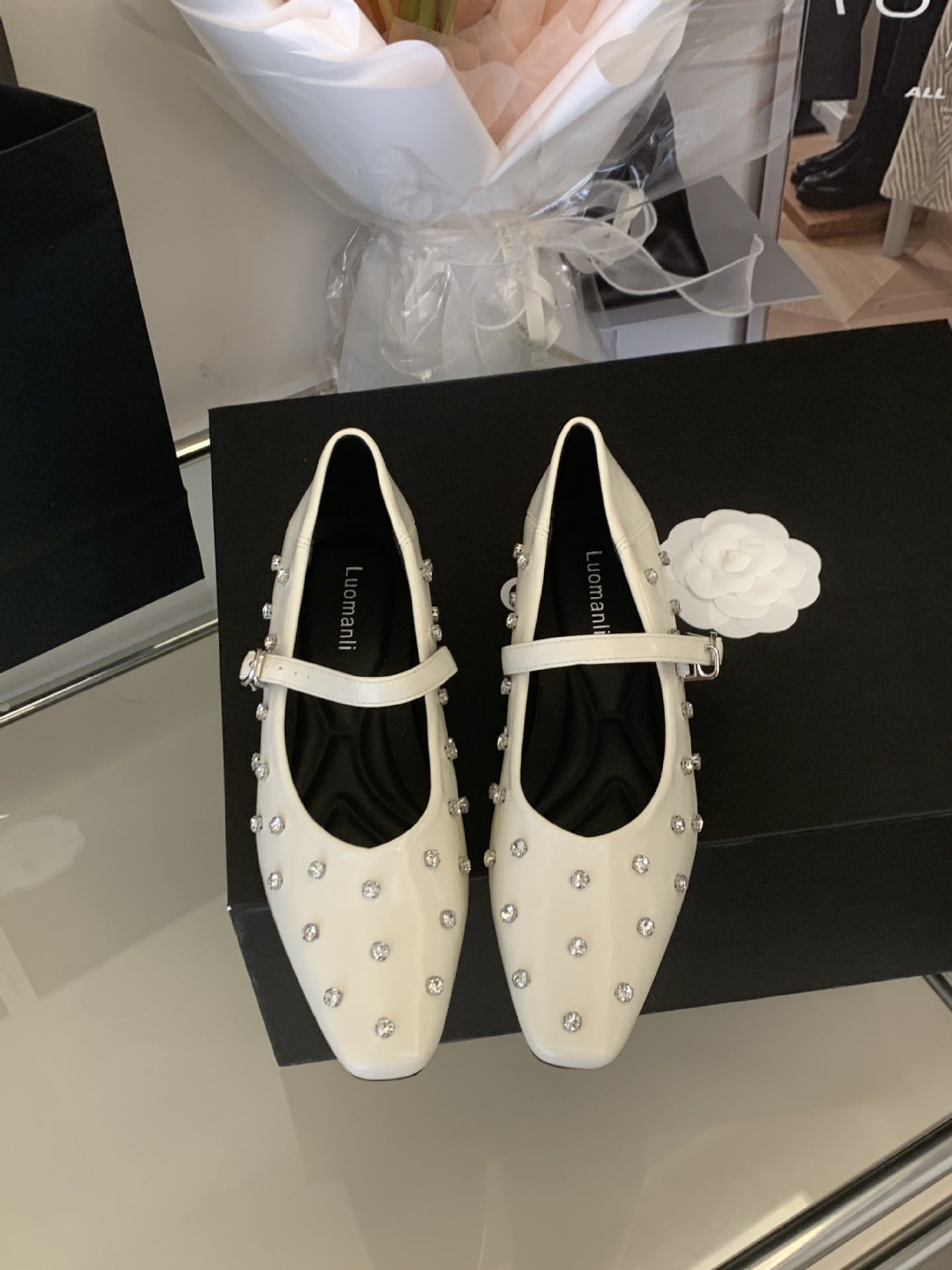 Women's Korean Style Rivet Low Mary Jane French Shallow Mouth Heels